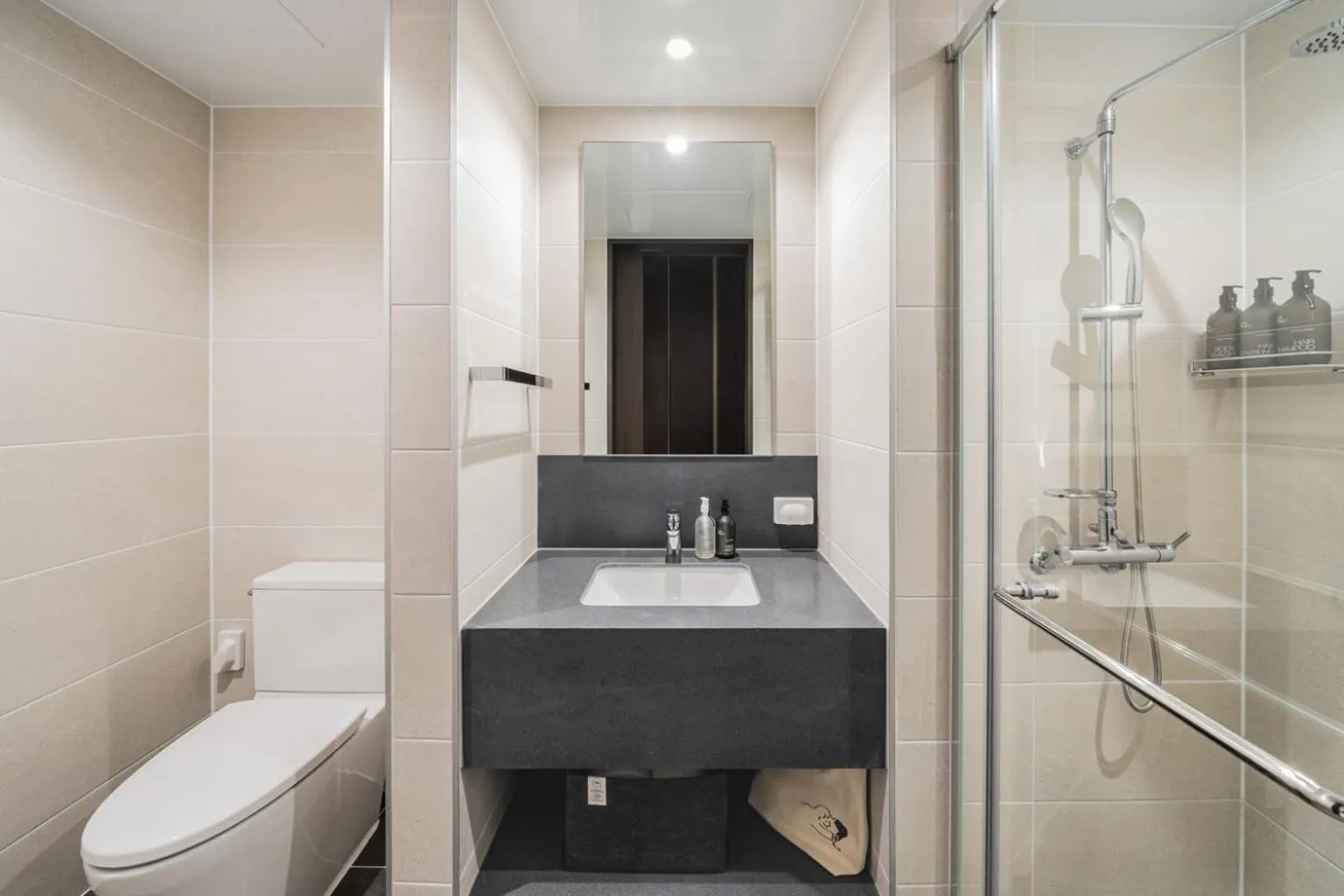 Toilet in Le Collective Sokcho Beach