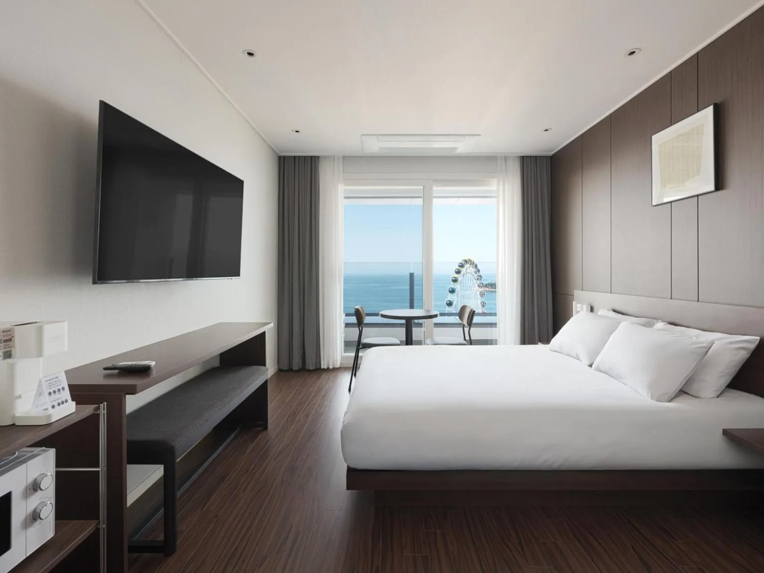 View (from property/room), Bed in Le Collective Sokcho Beach