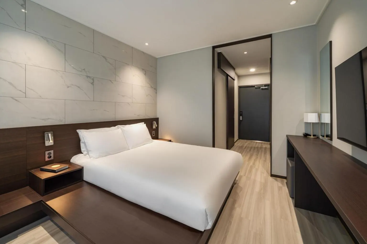 Property building, Bed in Le Collective Sokcho Beach
