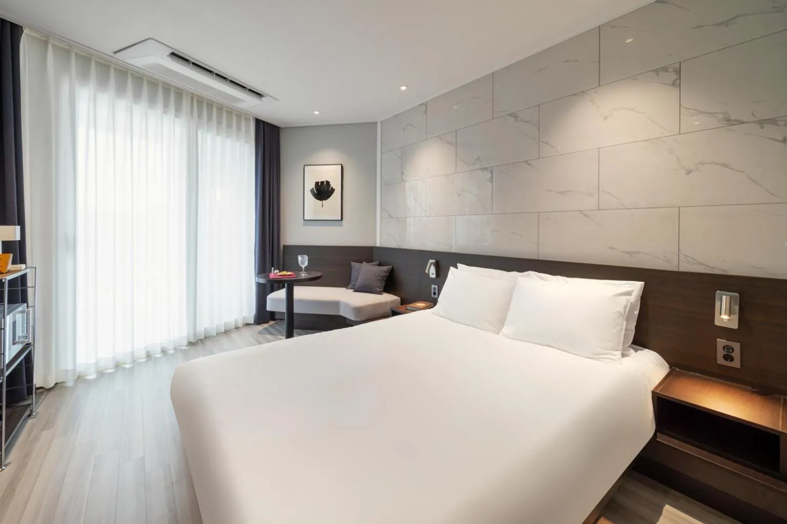 Property building, Bed in Le Collective Sokcho Beach