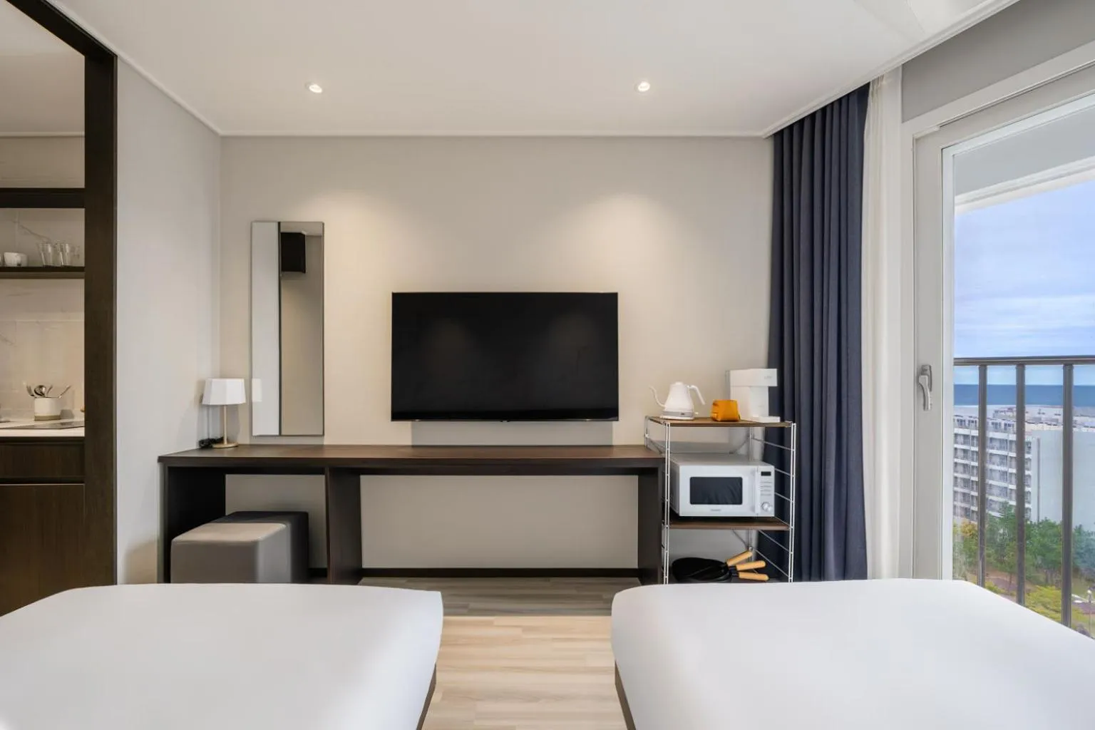 Photo of the whole room, Bed in Le Collective Sokcho Beach