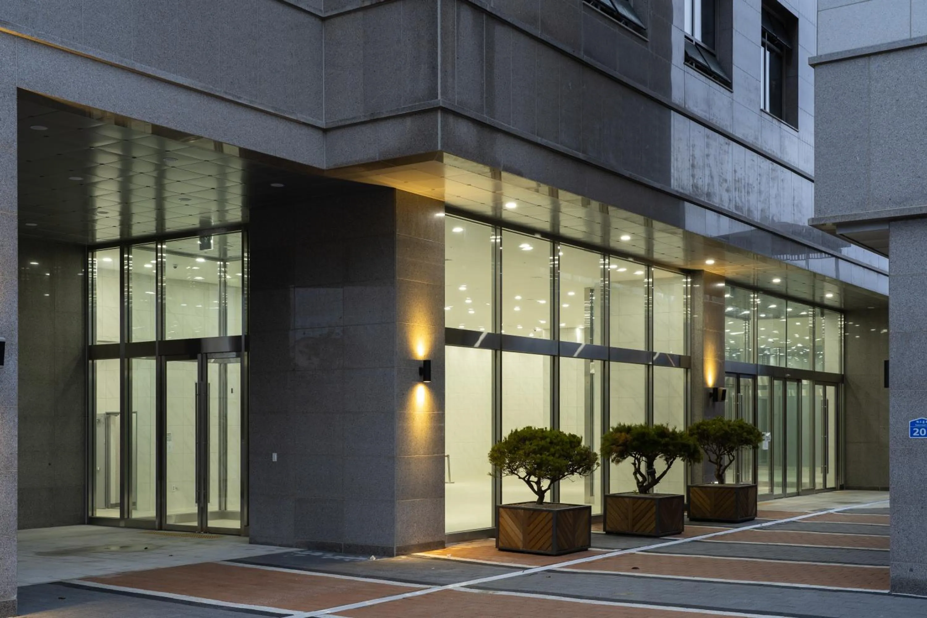 Facade/entrance in Le Collective Sokcho Beach