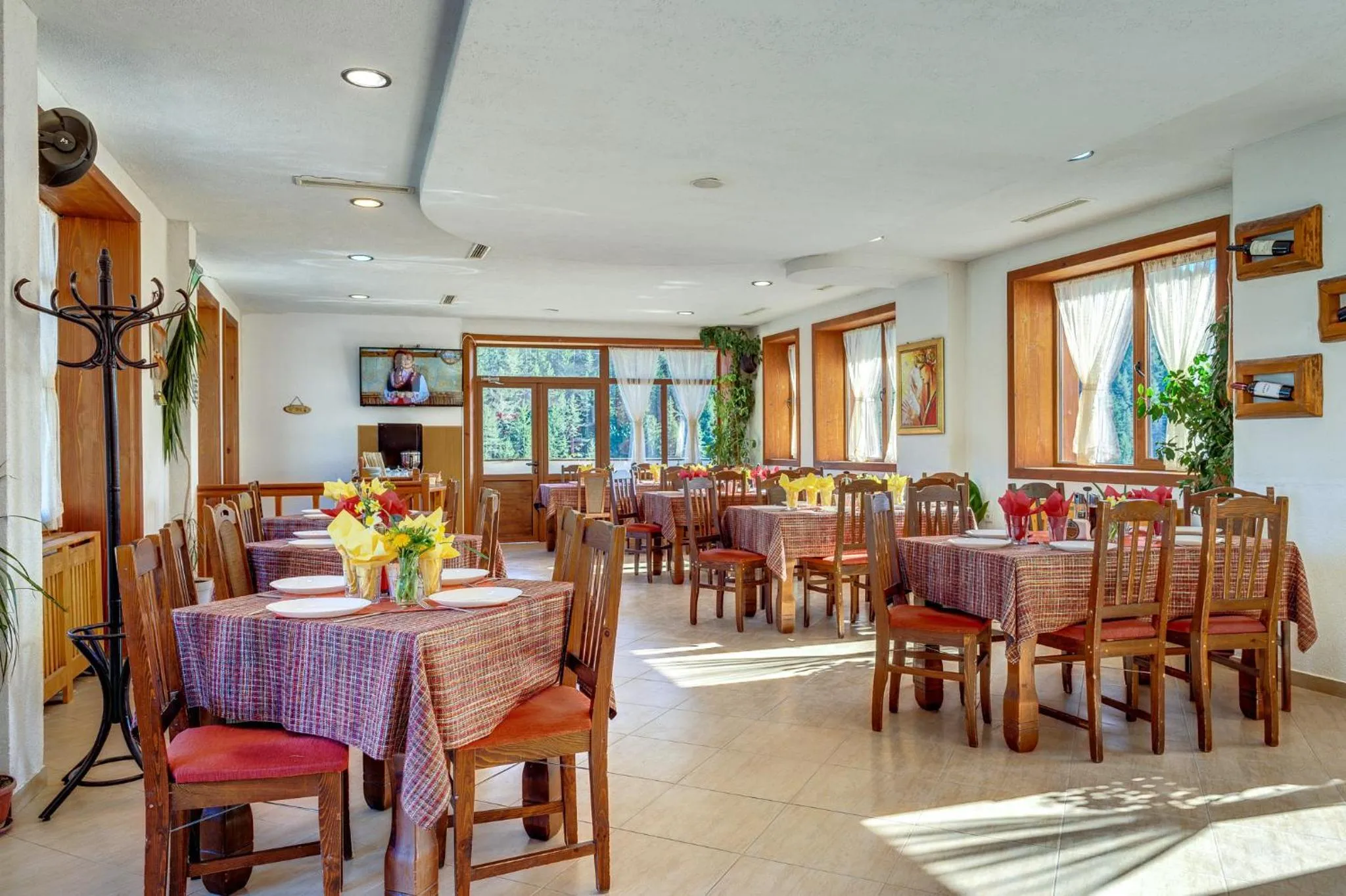 Restaurant/places to eat in Hotel Mursal