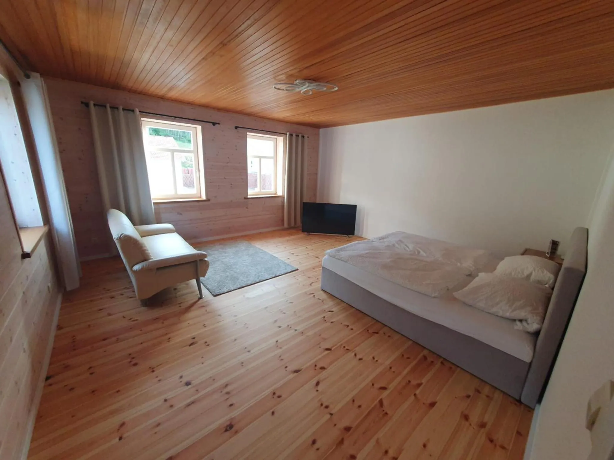 Bed in Hotel garni Zum Reinhardswald