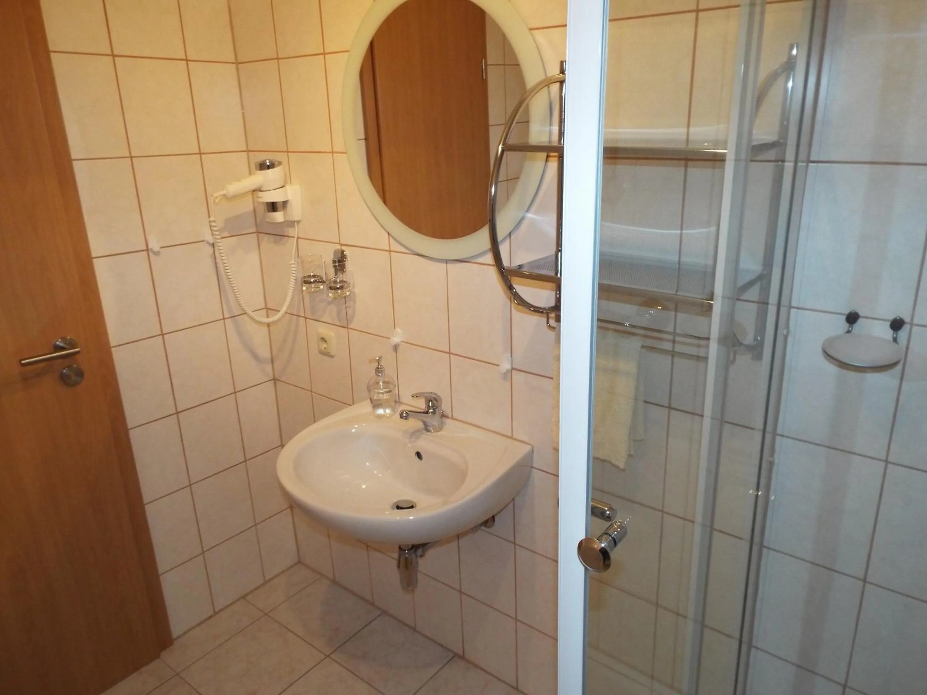 Bathroom in Hotel garni Zum Reinhardswald