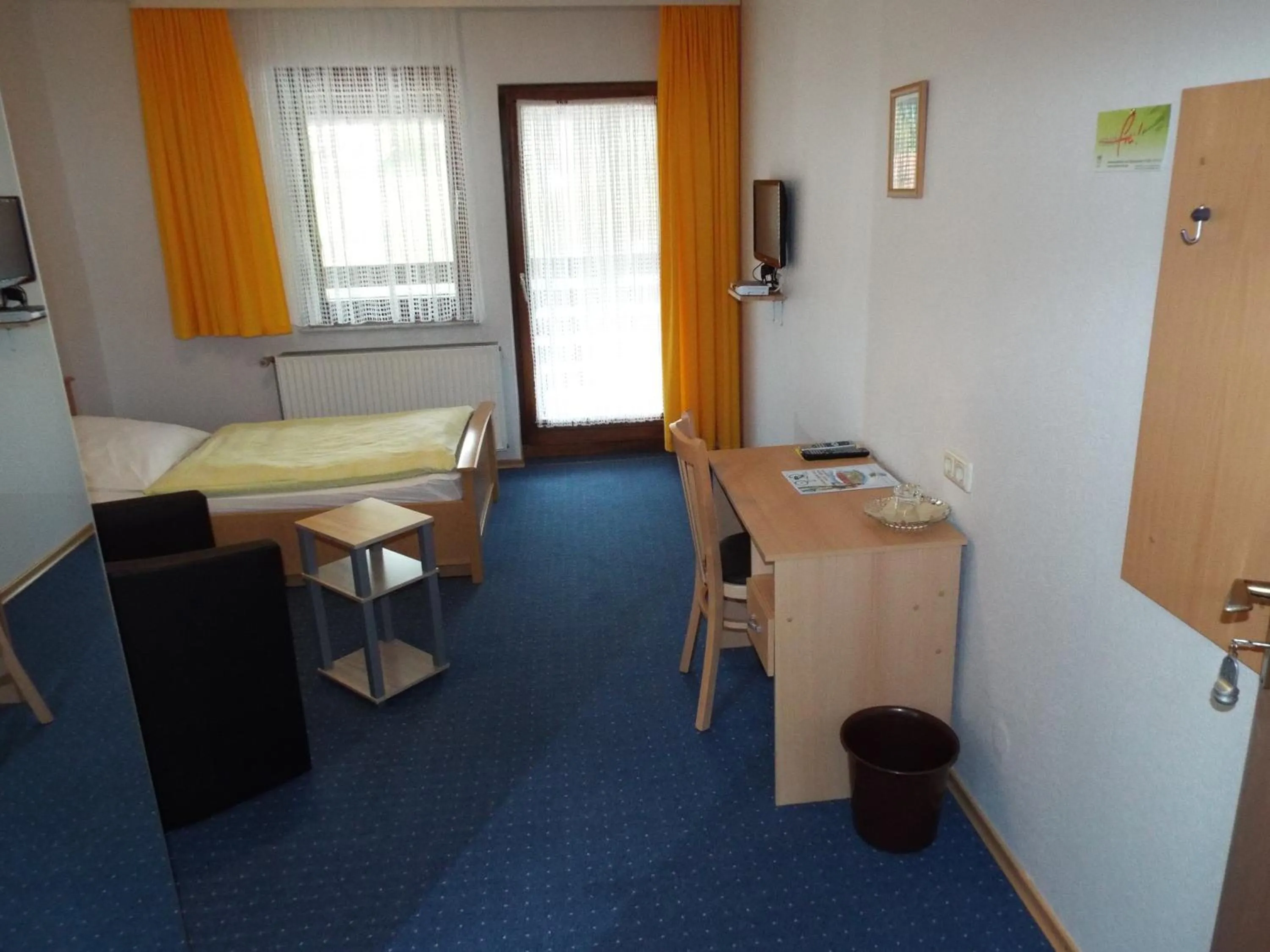 Photo of the whole room in Hotel garni Zum Reinhardswald