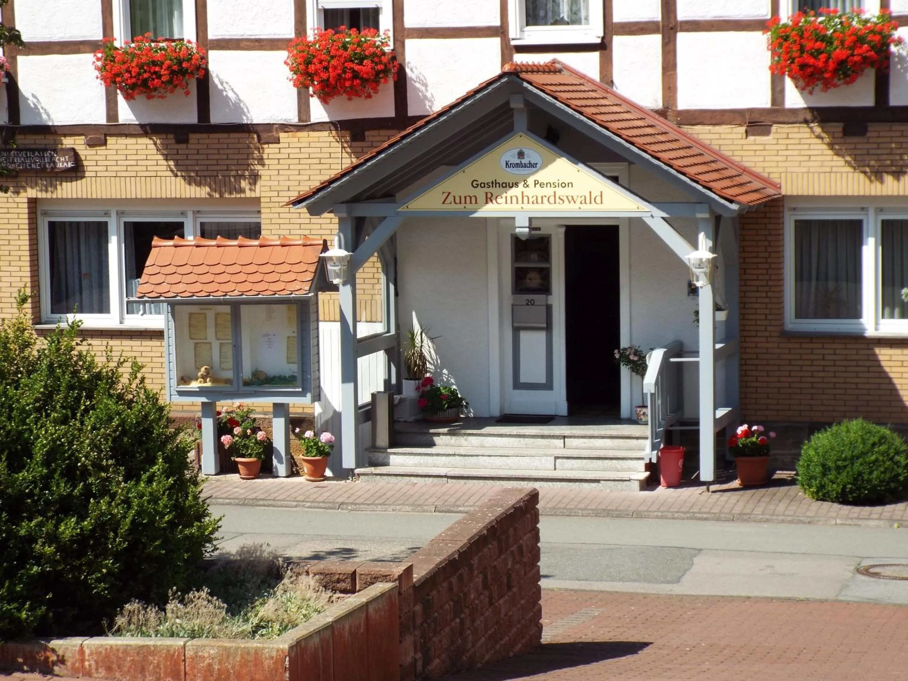 Facade/entrance in Hotel garni Zum Reinhardswald