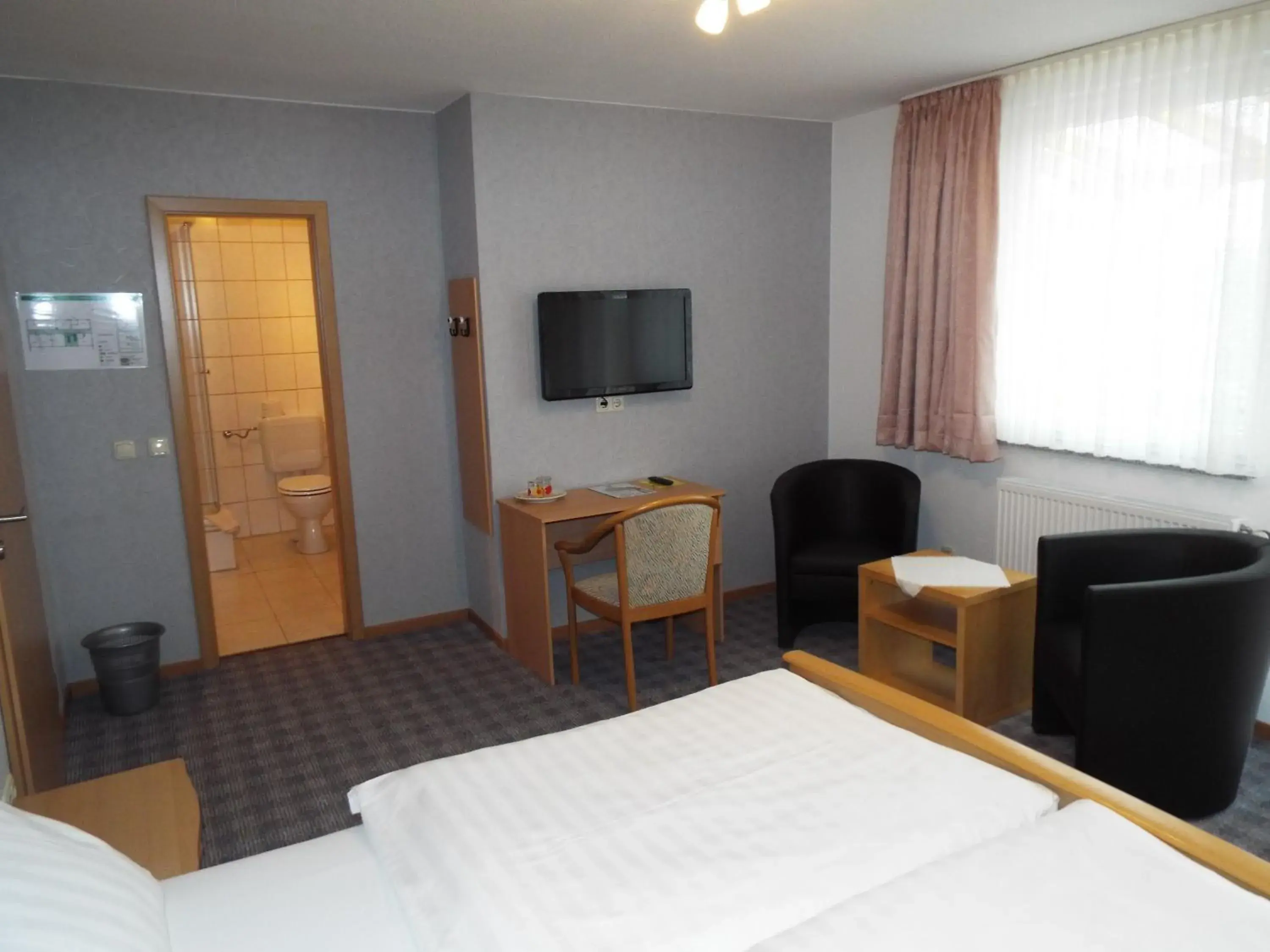 Double Room with Balcony - single occupancy in Hotel garni Zum Reinhardswald Double Room with Balcony - single occupancy in Hotel garni Zum Reinhardswald