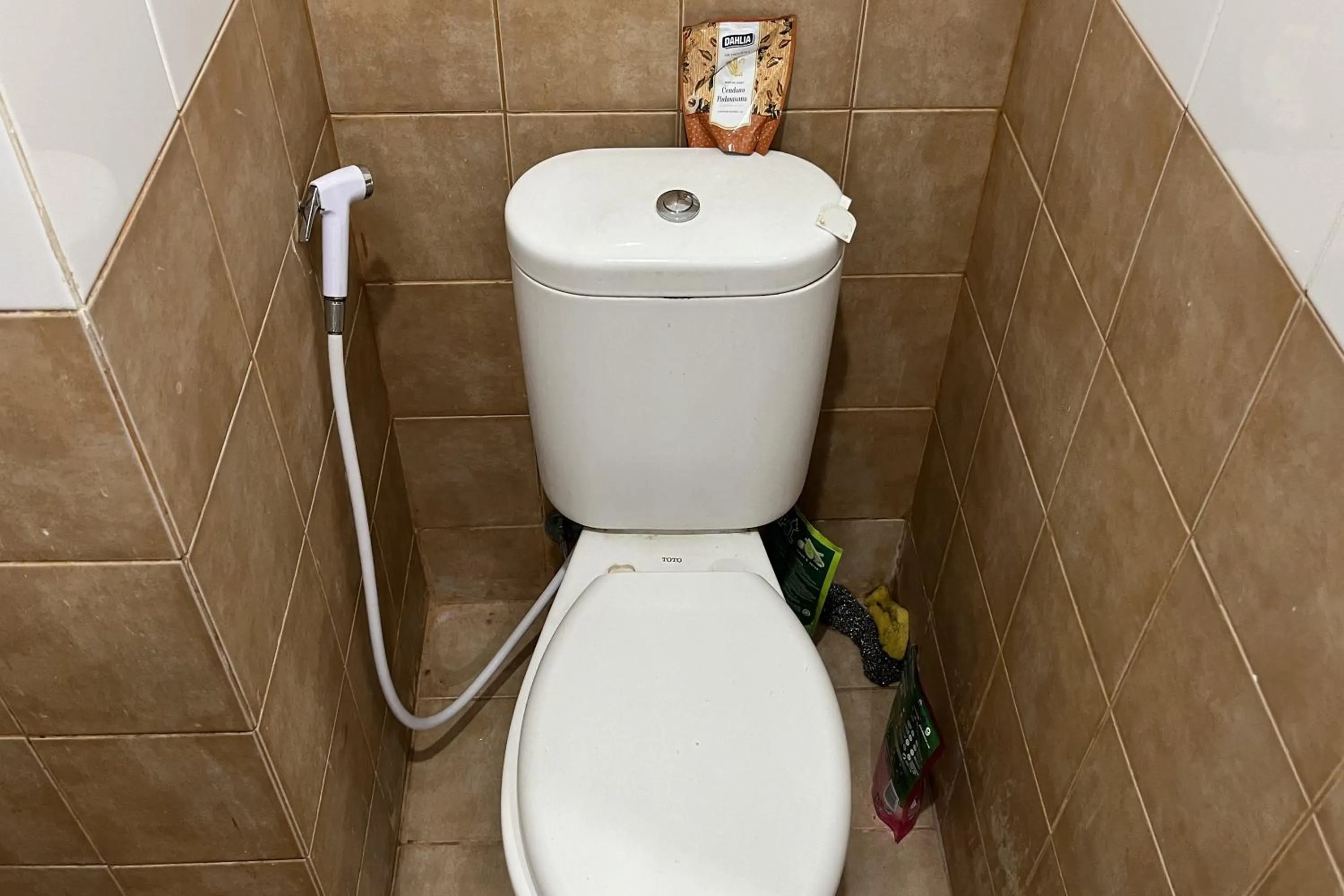 Bathroom in Green Pramuka by Uchi Property