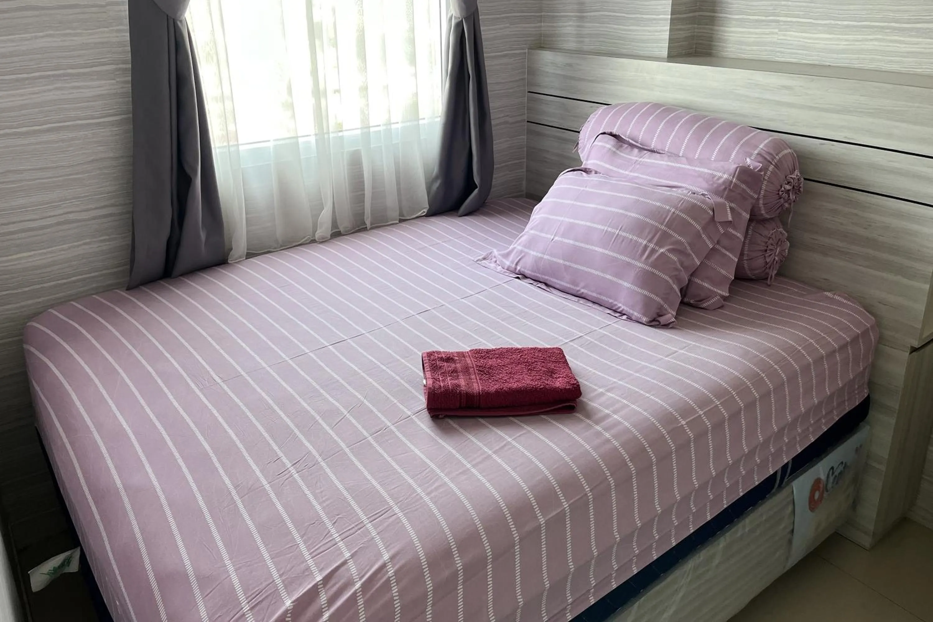 Bedroom, Bed in Green Pramuka by Uchi Property