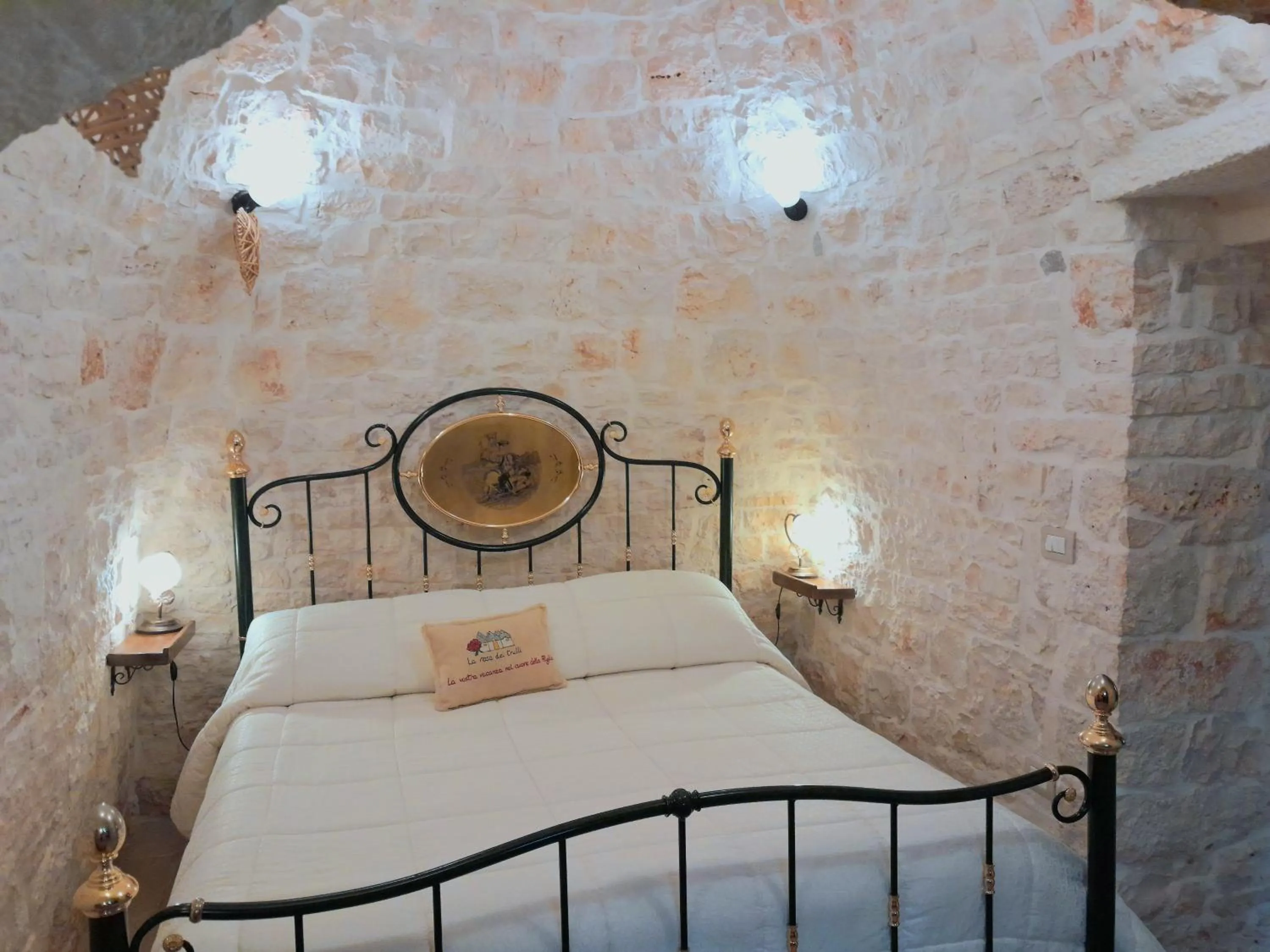 Bed in La Rosa dei Trulli B&B