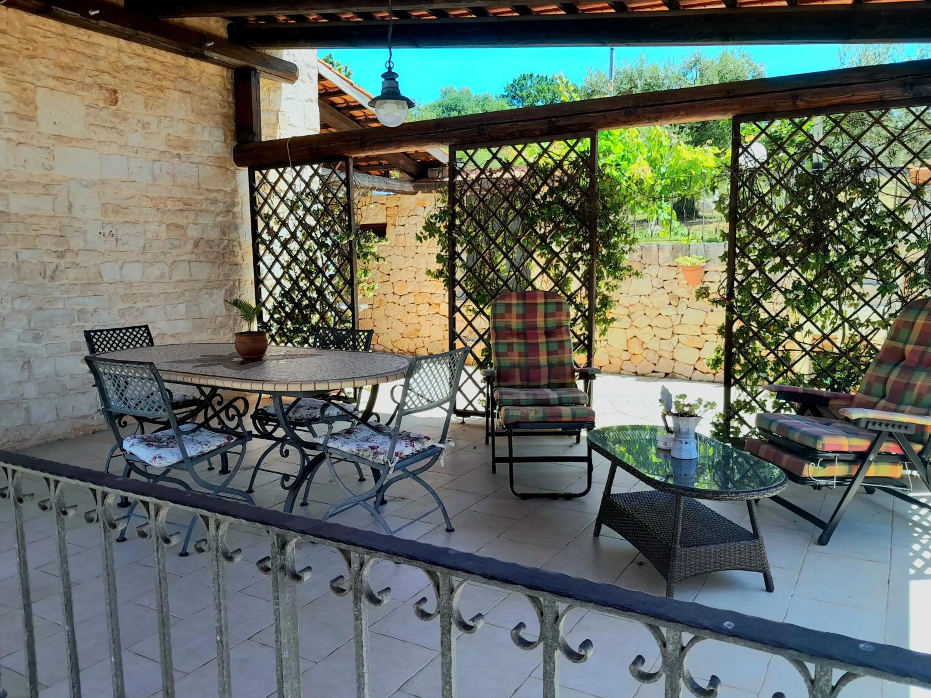 Patio in La Rosa dei Trulli B&B