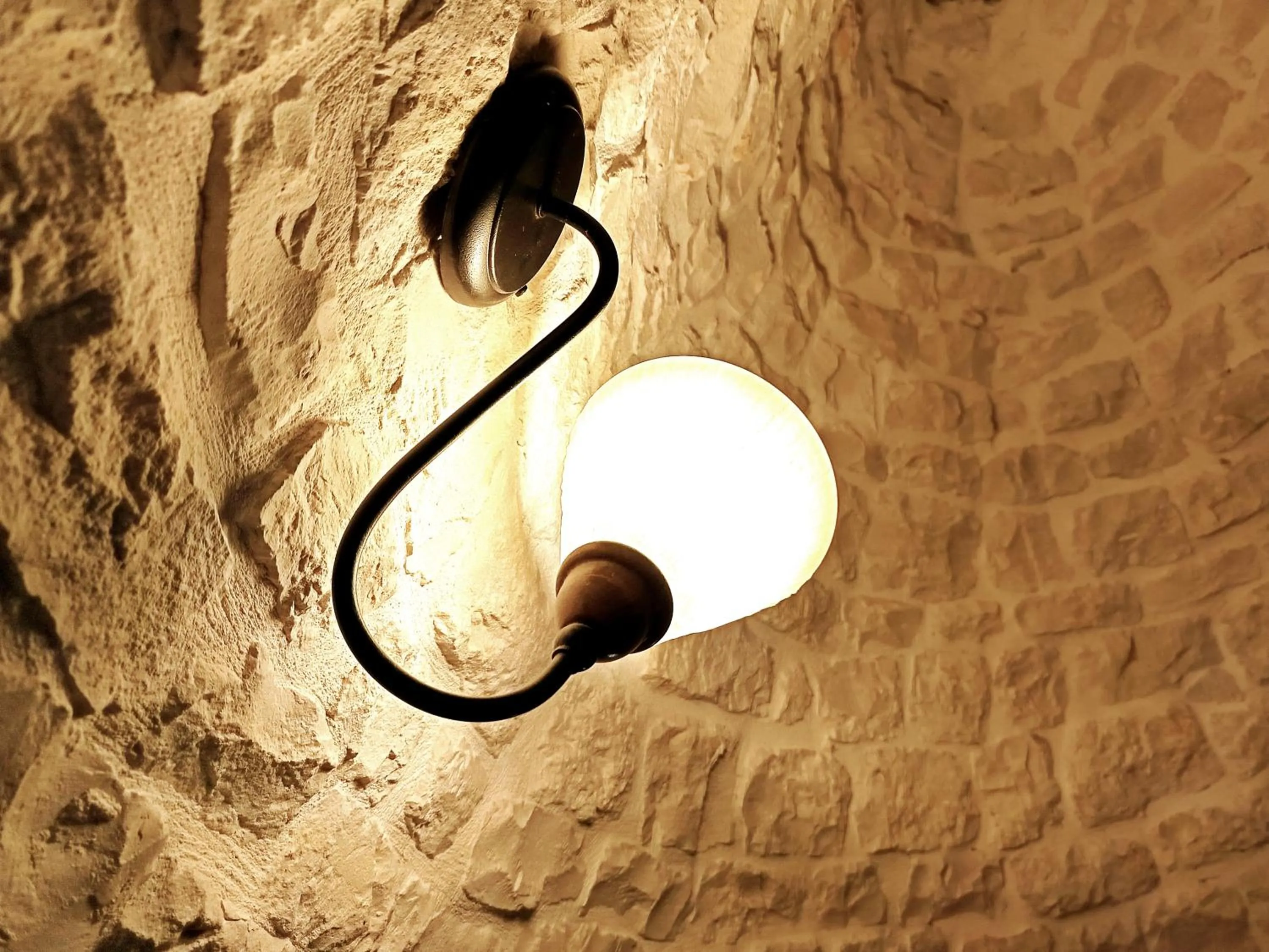 Decorative detail in La Rosa dei Trulli B&B