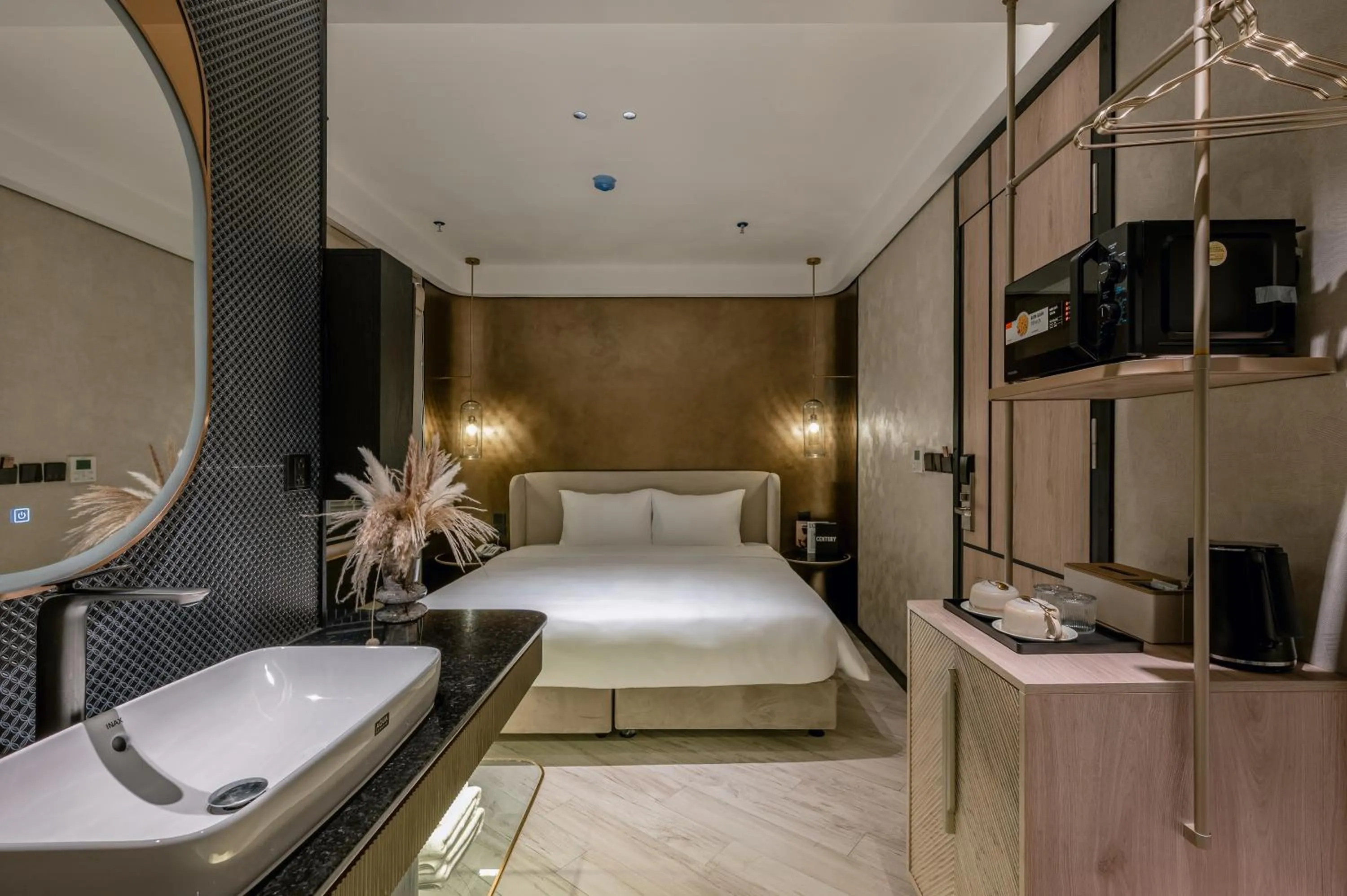 TV and multimedia, Bed in iRest Signature Ba Dinh Lakeside