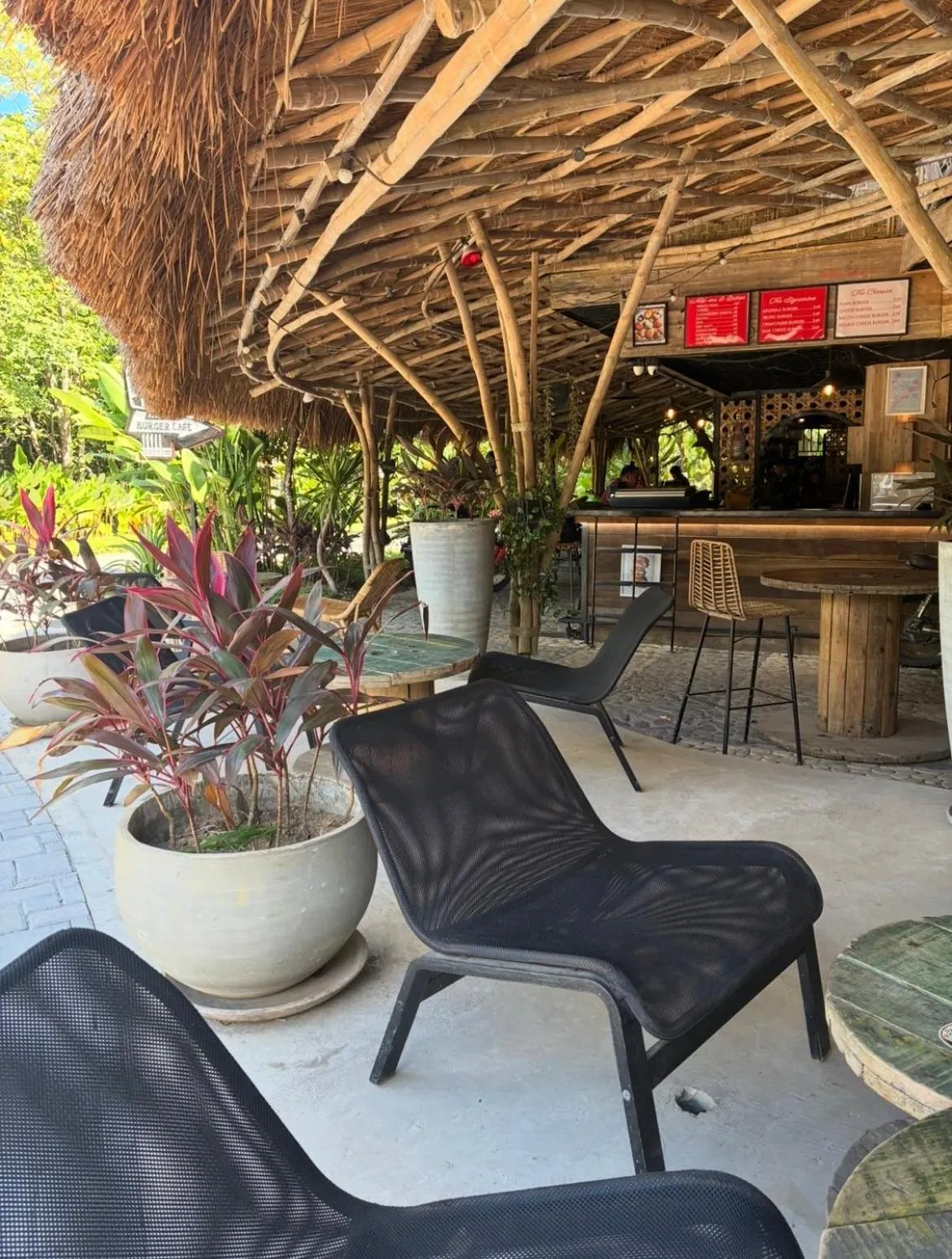 Restaurant/places to eat in Lakwa Motel Lio