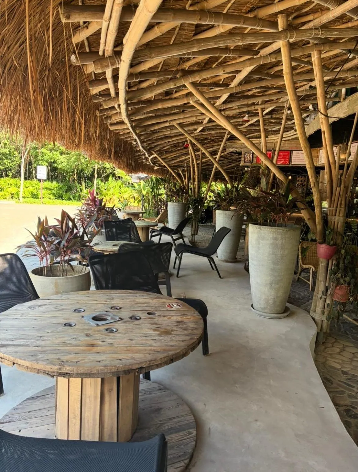 Restaurant/places to eat in Lakwa Motel Lio