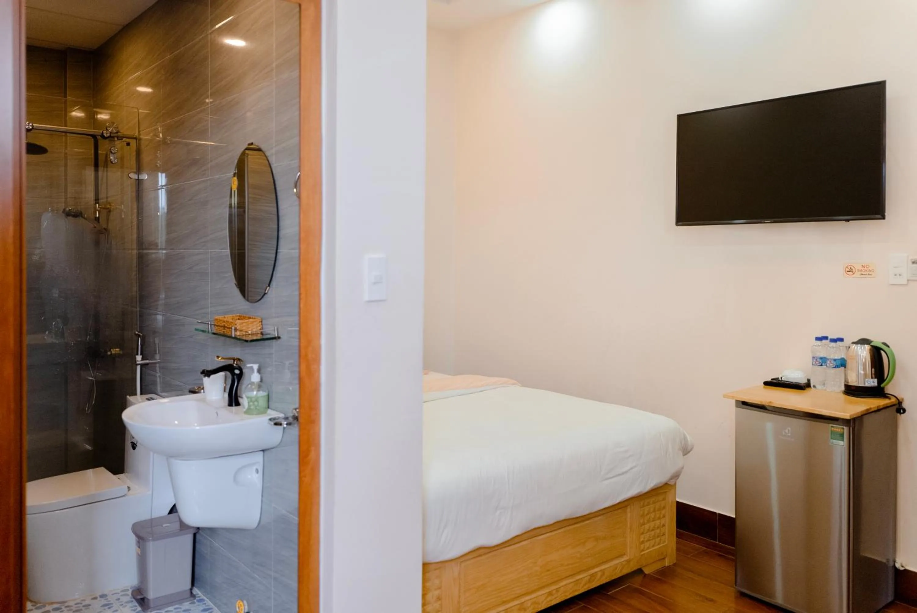 Toilet in Mylan Hotel Đà Lạt by HOFs