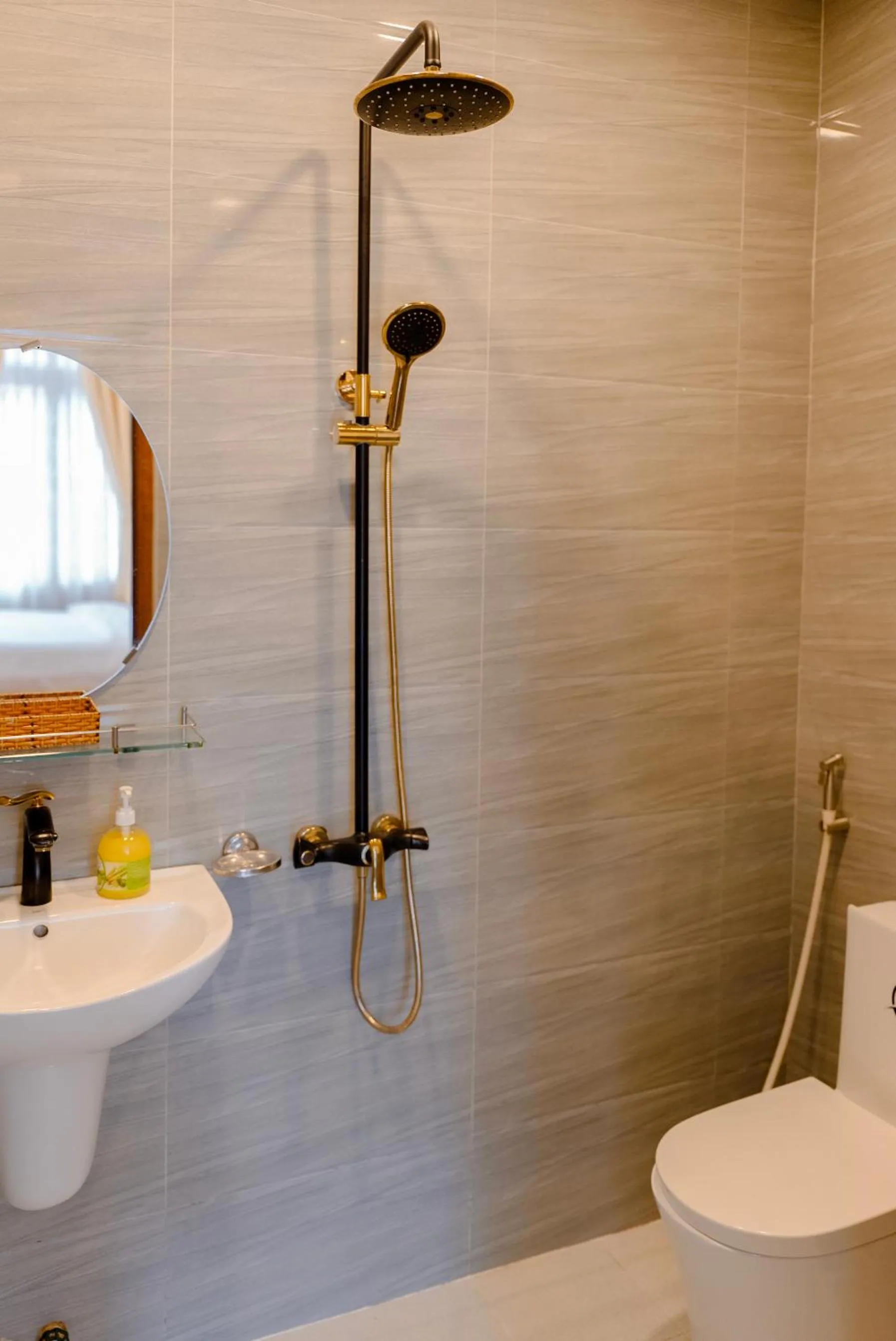 Shower in Mylan Hotel Đà Lạt by HOFs