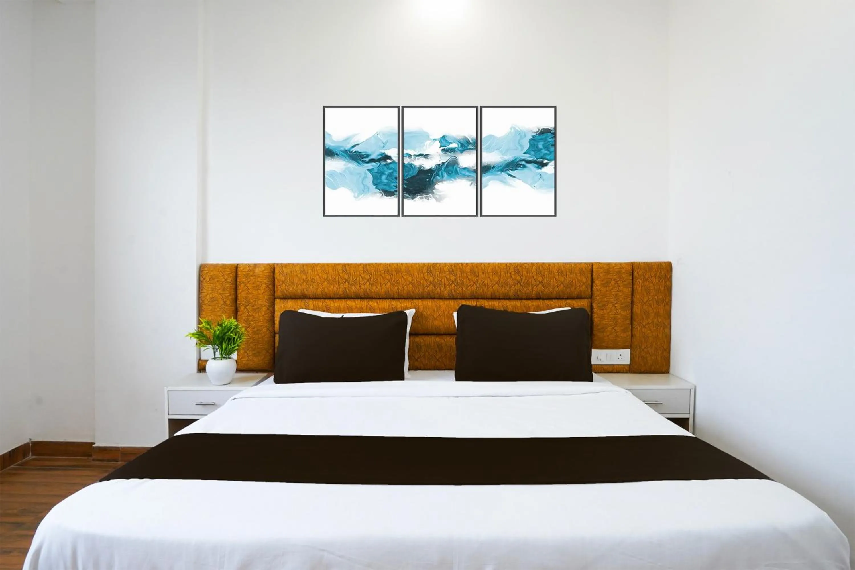 Hotel O Noida Sky Suites Sector 44 Near botanical metro