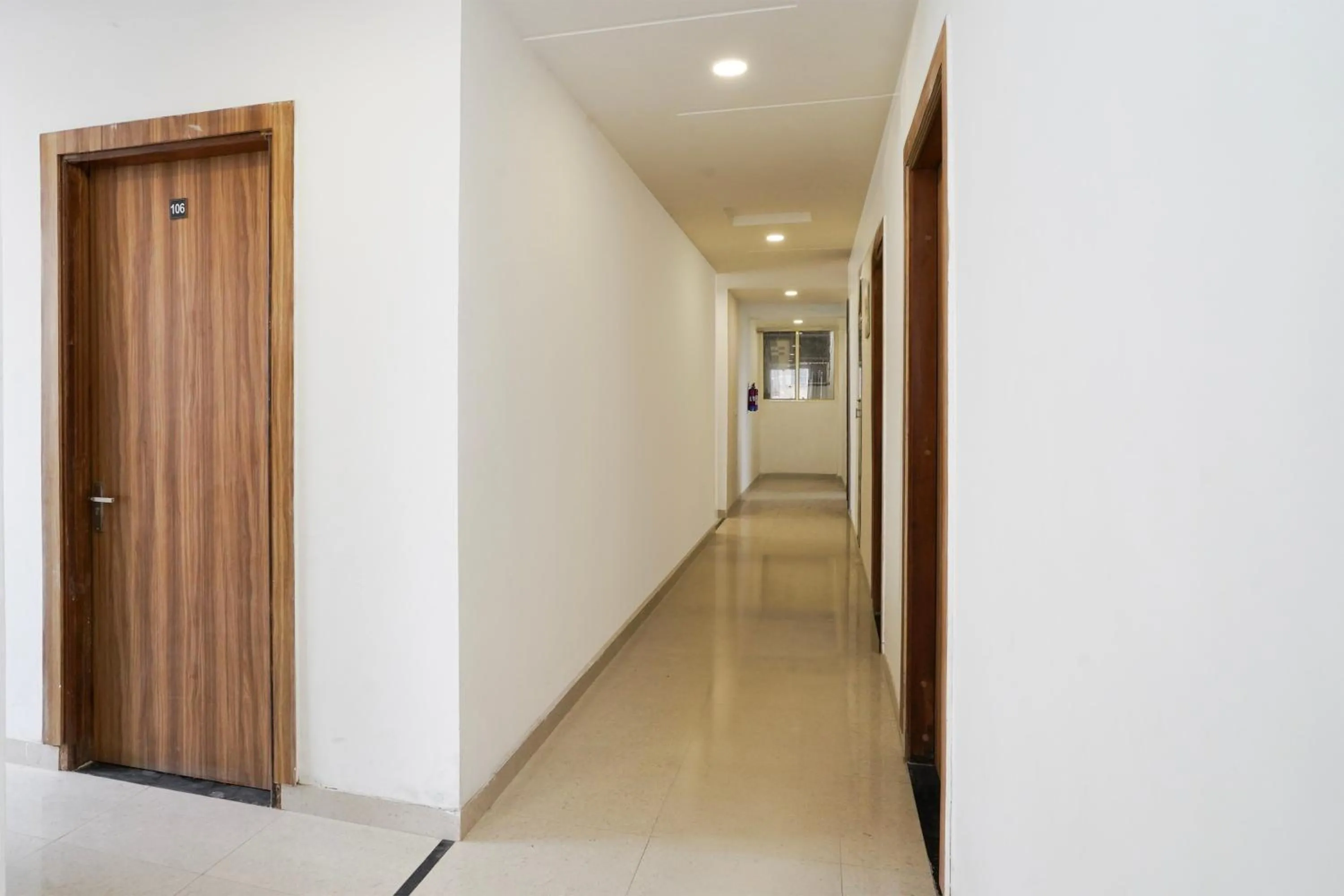 Hotel O Noida Sky Suites Sector 44 Near botanical metro