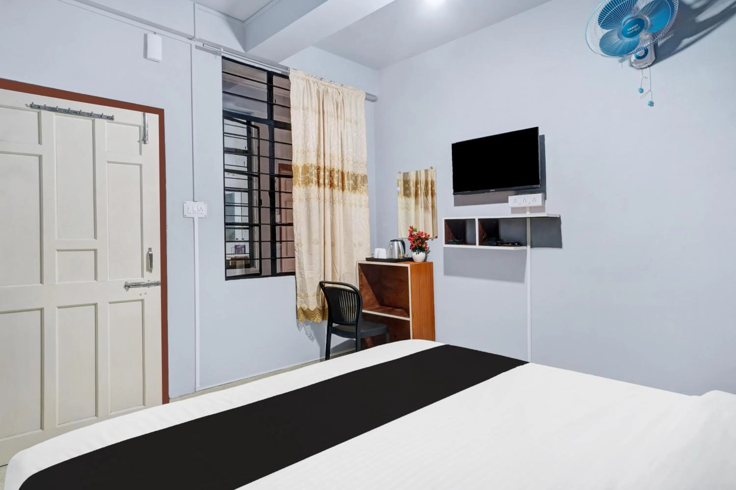 Bedroom, Bed in Super Hotel O Lapalang Shillong