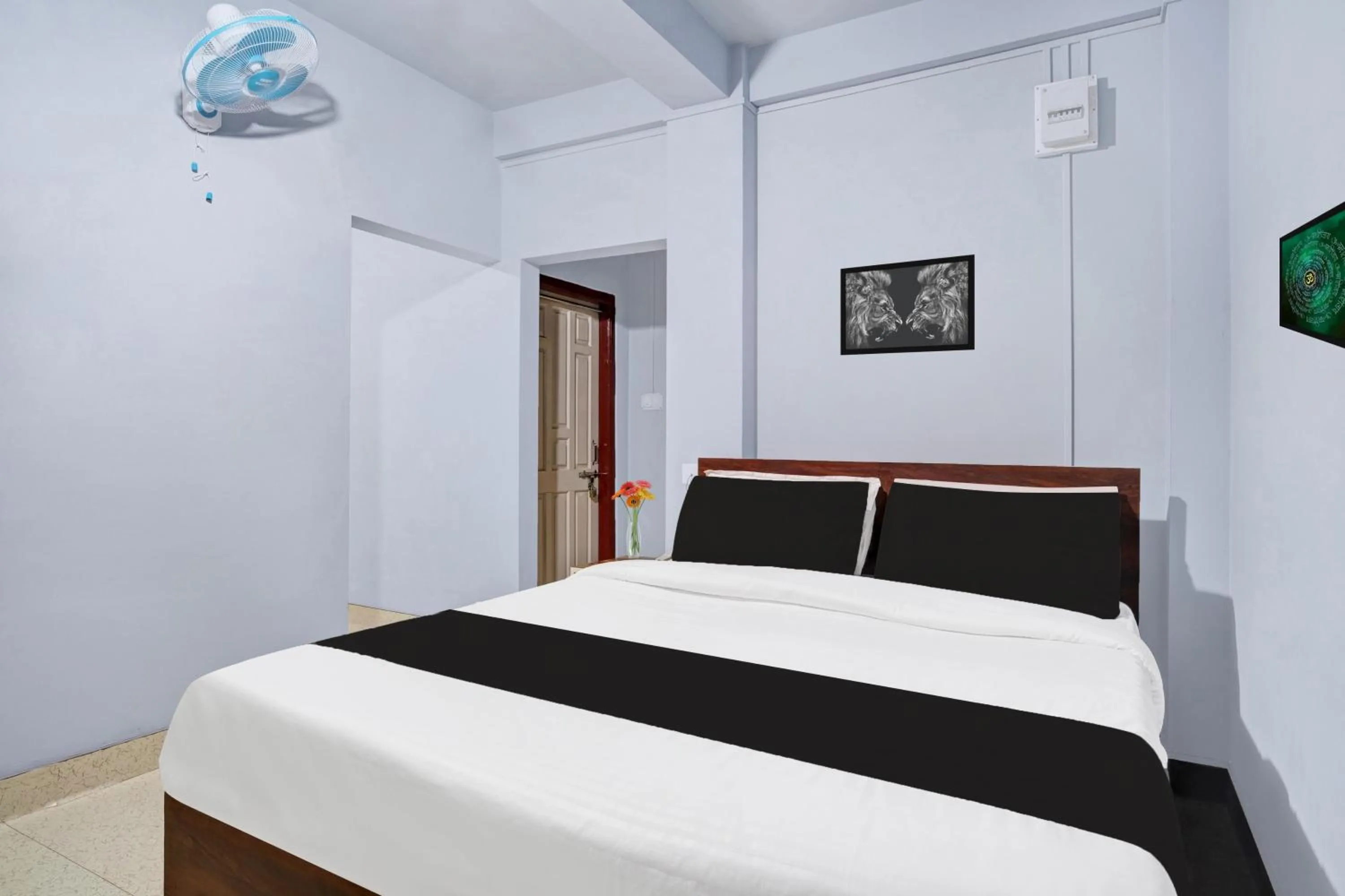 Bedroom, Bed in Super Hotel O Lapalang Shillong