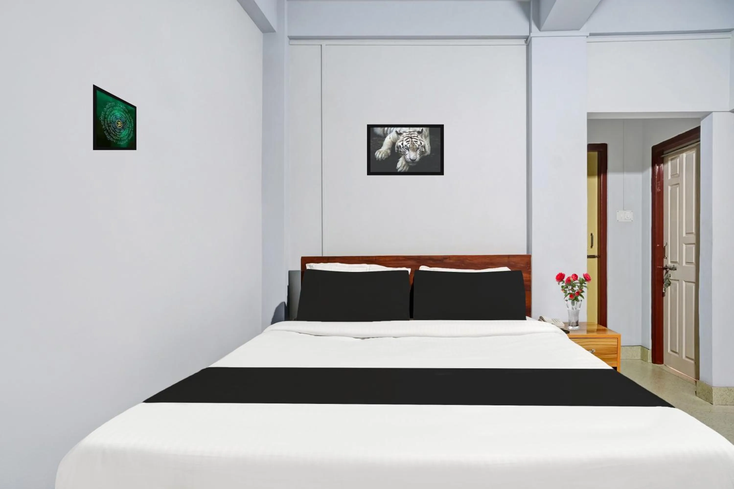 Bedroom, Bed in Super Hotel O Lapalang Shillong