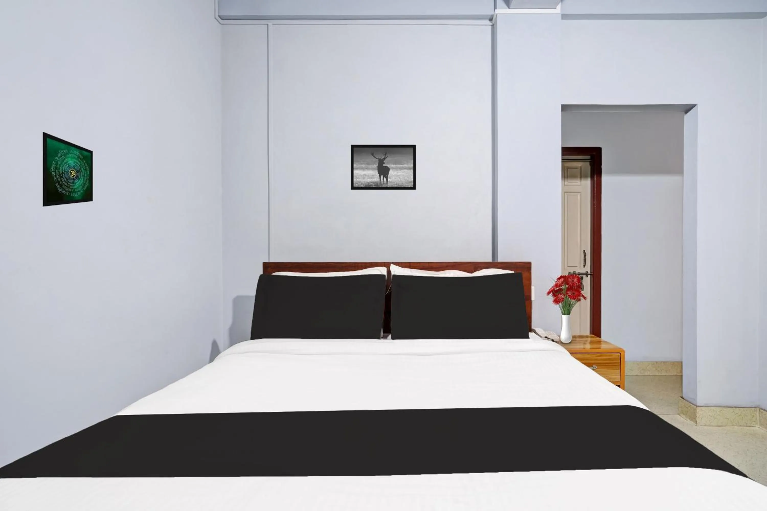 Bedroom, Bed in Super Hotel O Lapalang Shillong