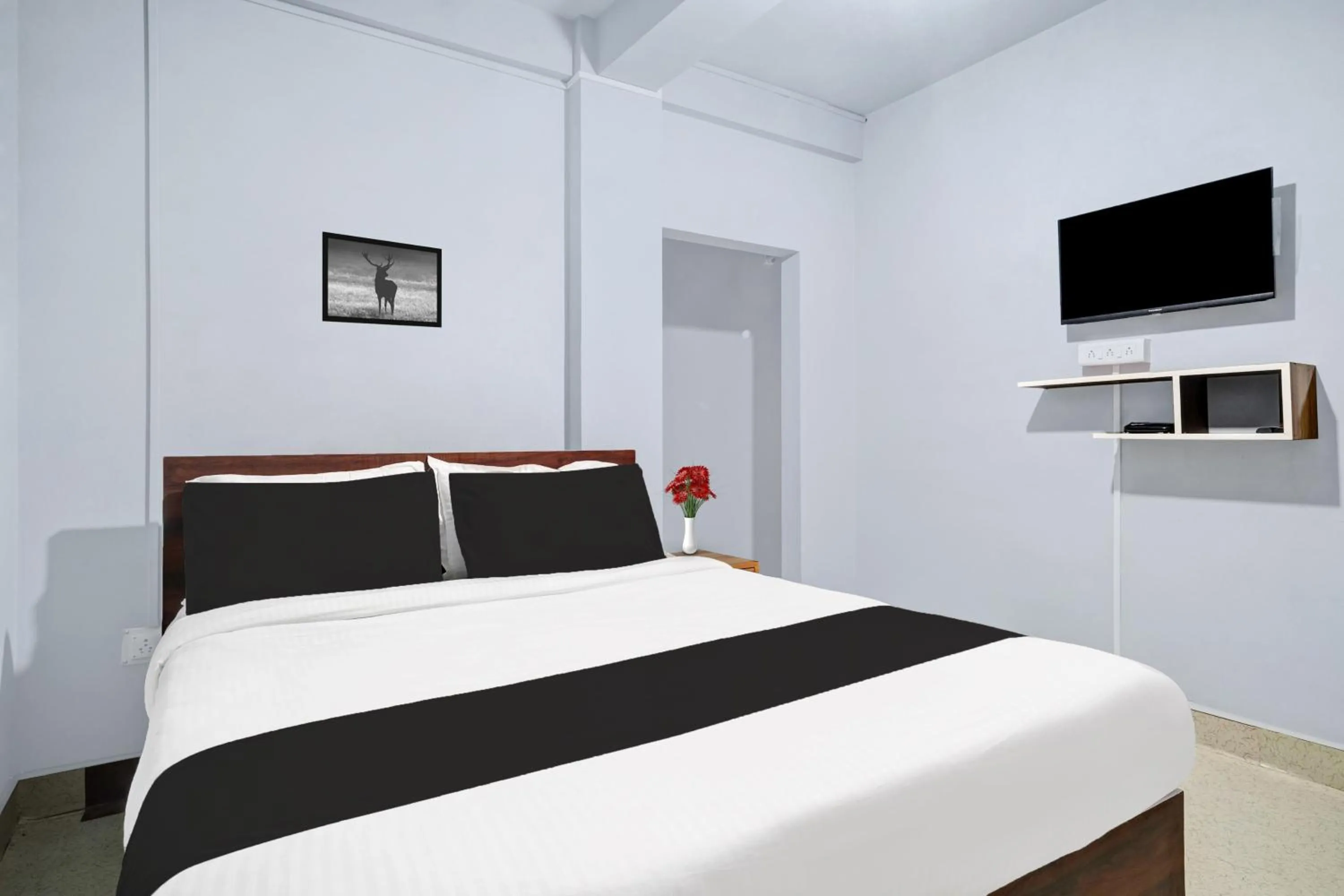 Bedroom, Bed in Super Hotel O Lapalang Shillong