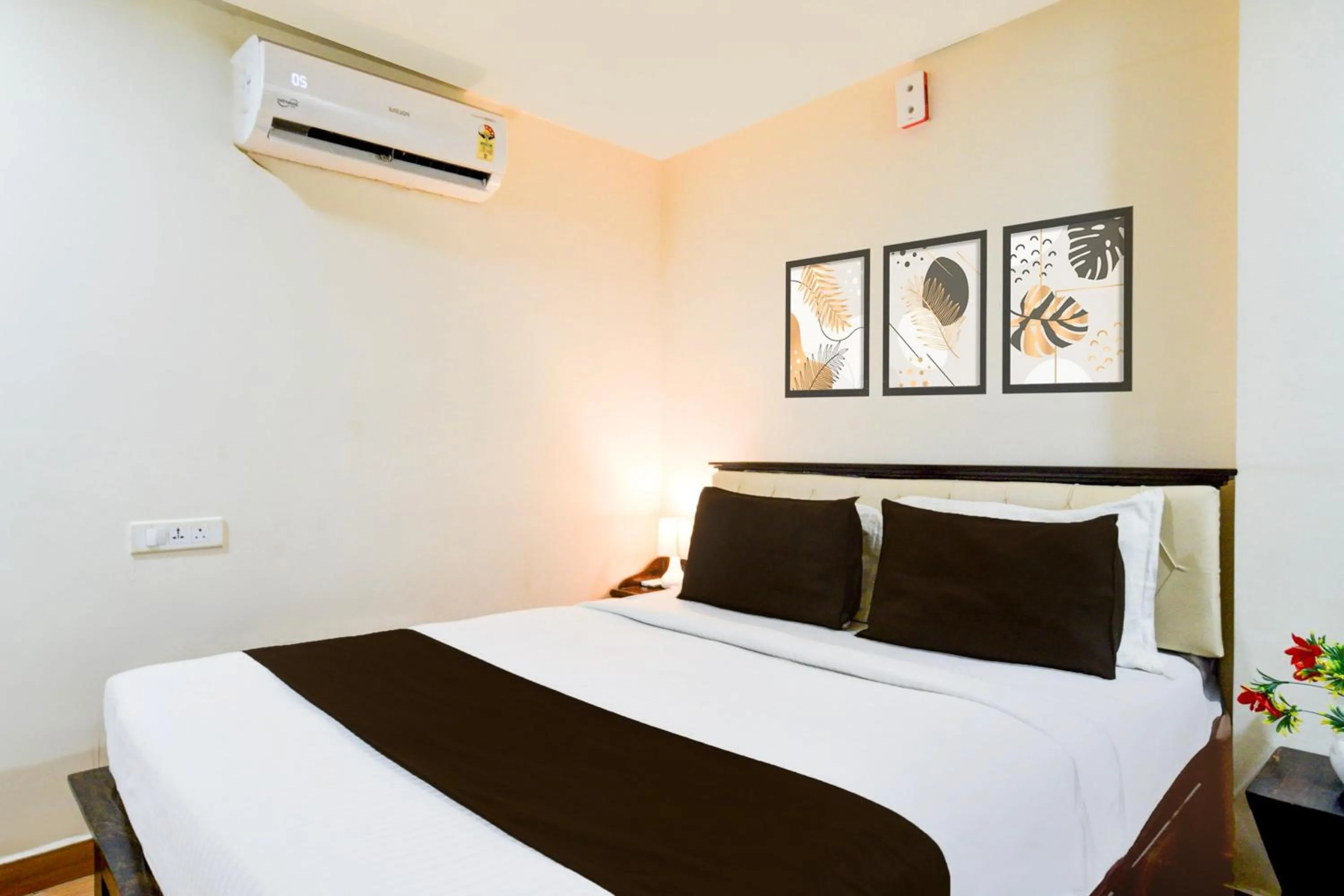Super Townhouse Gachibowli Near Gopichand Academy
