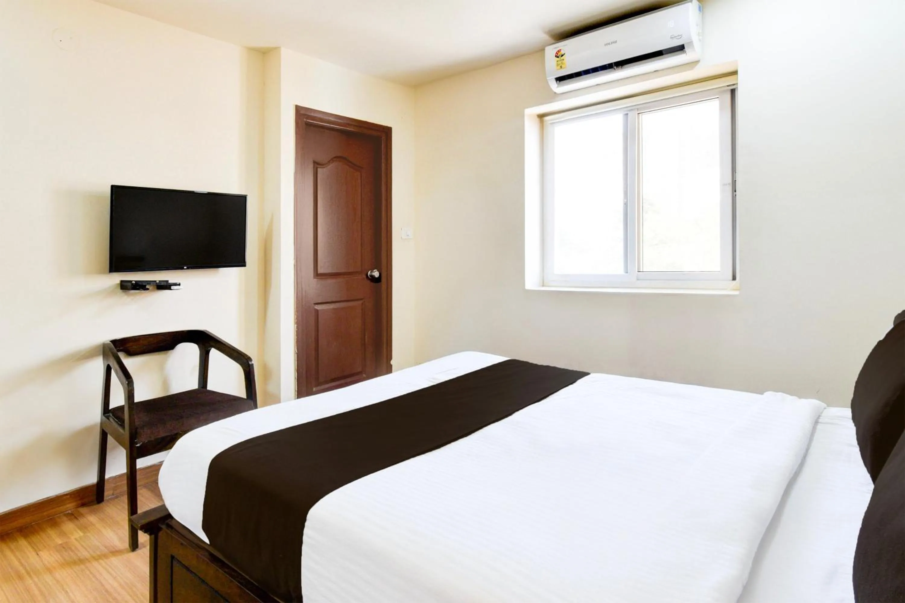 Super Townhouse Gachibowli Near Gopichand Academy