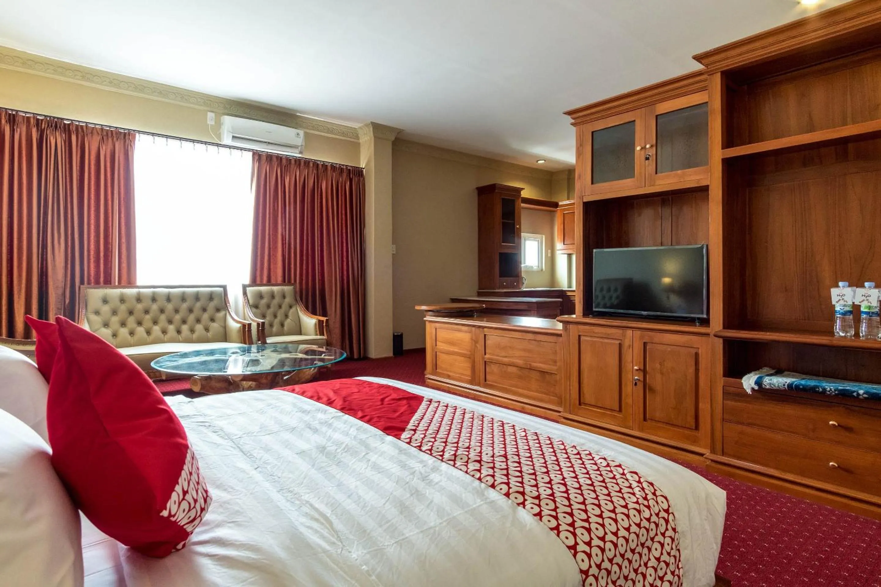 Bedroom, Bed in Capital O 293 Mutiara Hijau Suites Syariah