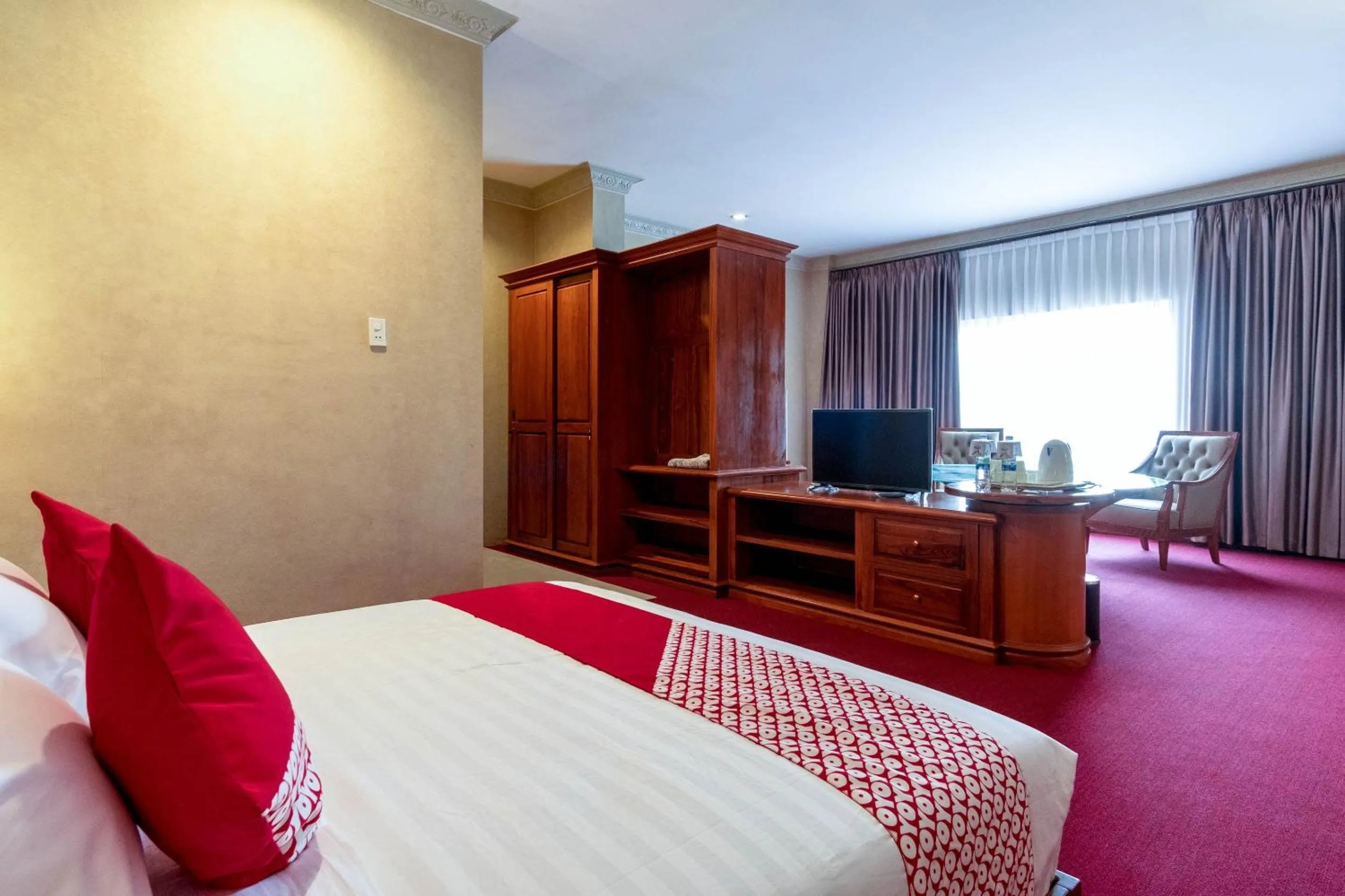Bedroom, Bed in Capital O 293 Mutiara Hijau Suites Syariah