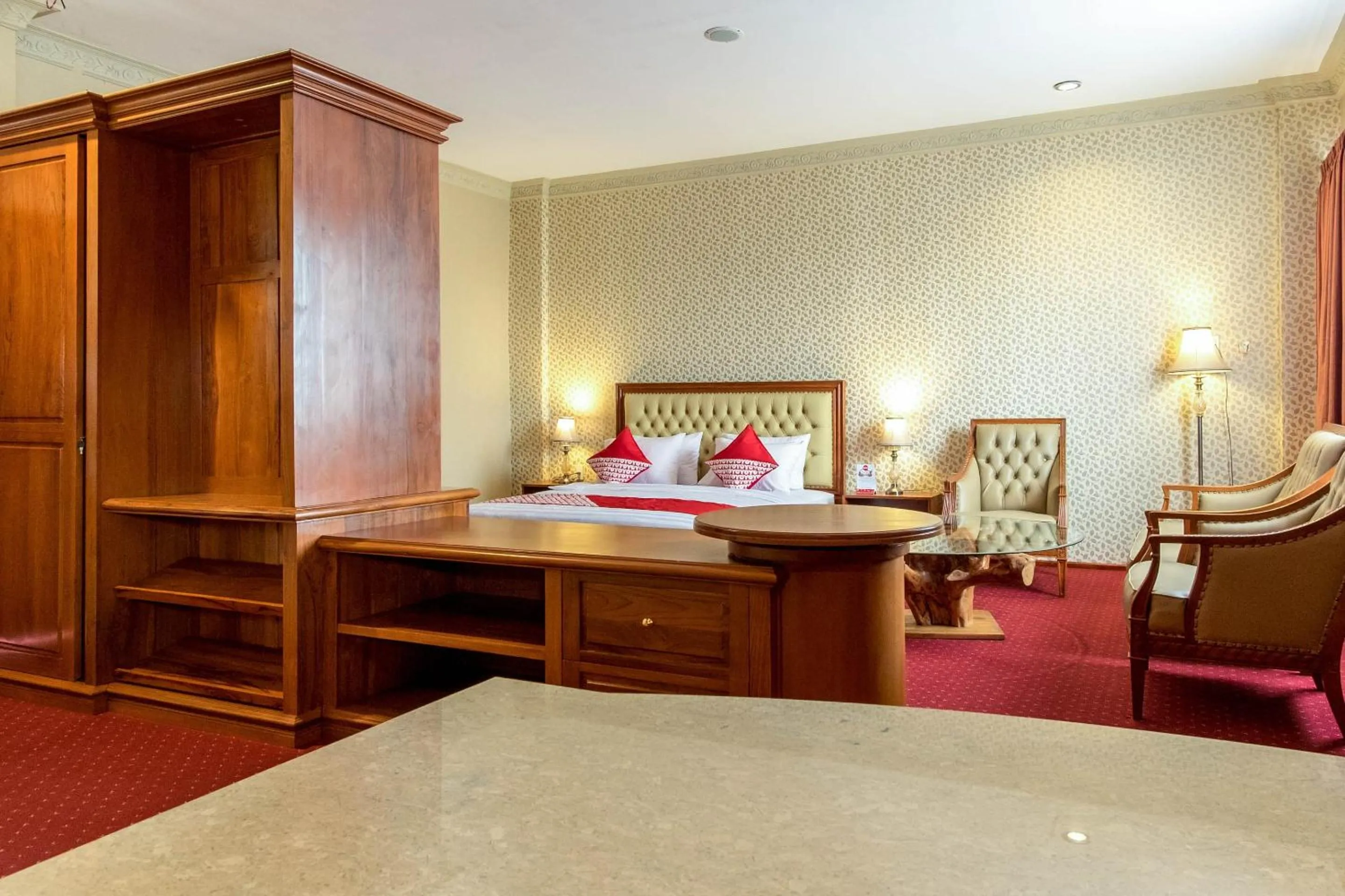 Bedroom, Bed in Capital O 293 Mutiara Hijau Suites Syariah