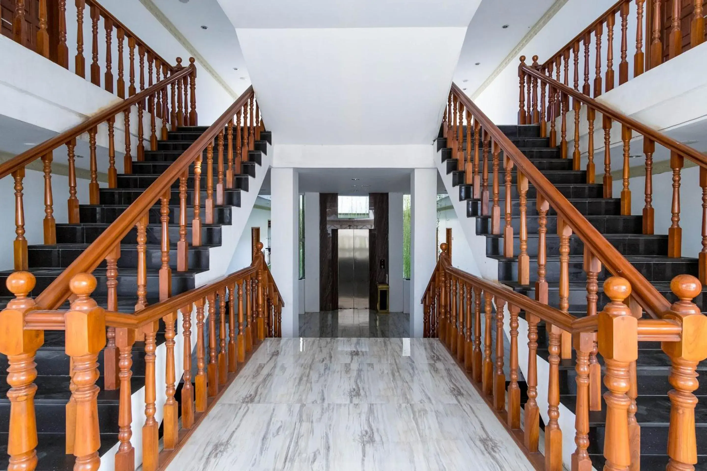 Lobby or reception in Capital O 293 Mutiara Hijau Suites Syariah Lobby or reception in Capital O 293 Mutiara Hijau Suites Syariah