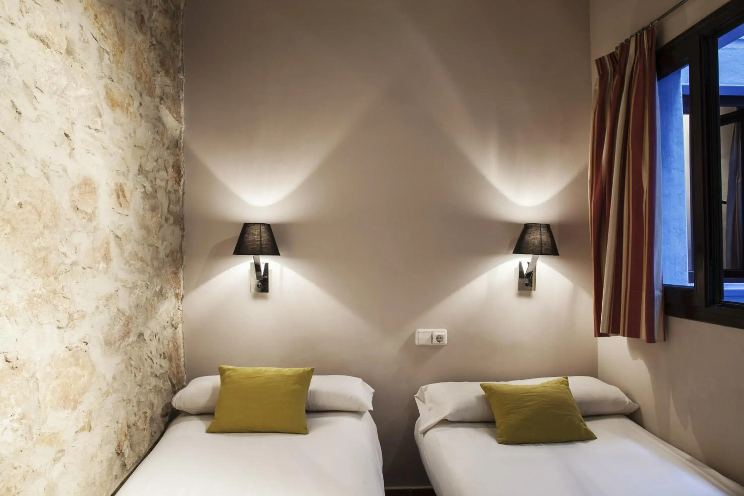 Bedroom, Bed in AinB Las Ramblas-Guardia Apartments Bedroom, Bed in AinB Las Ramblas-Guardia Apartments