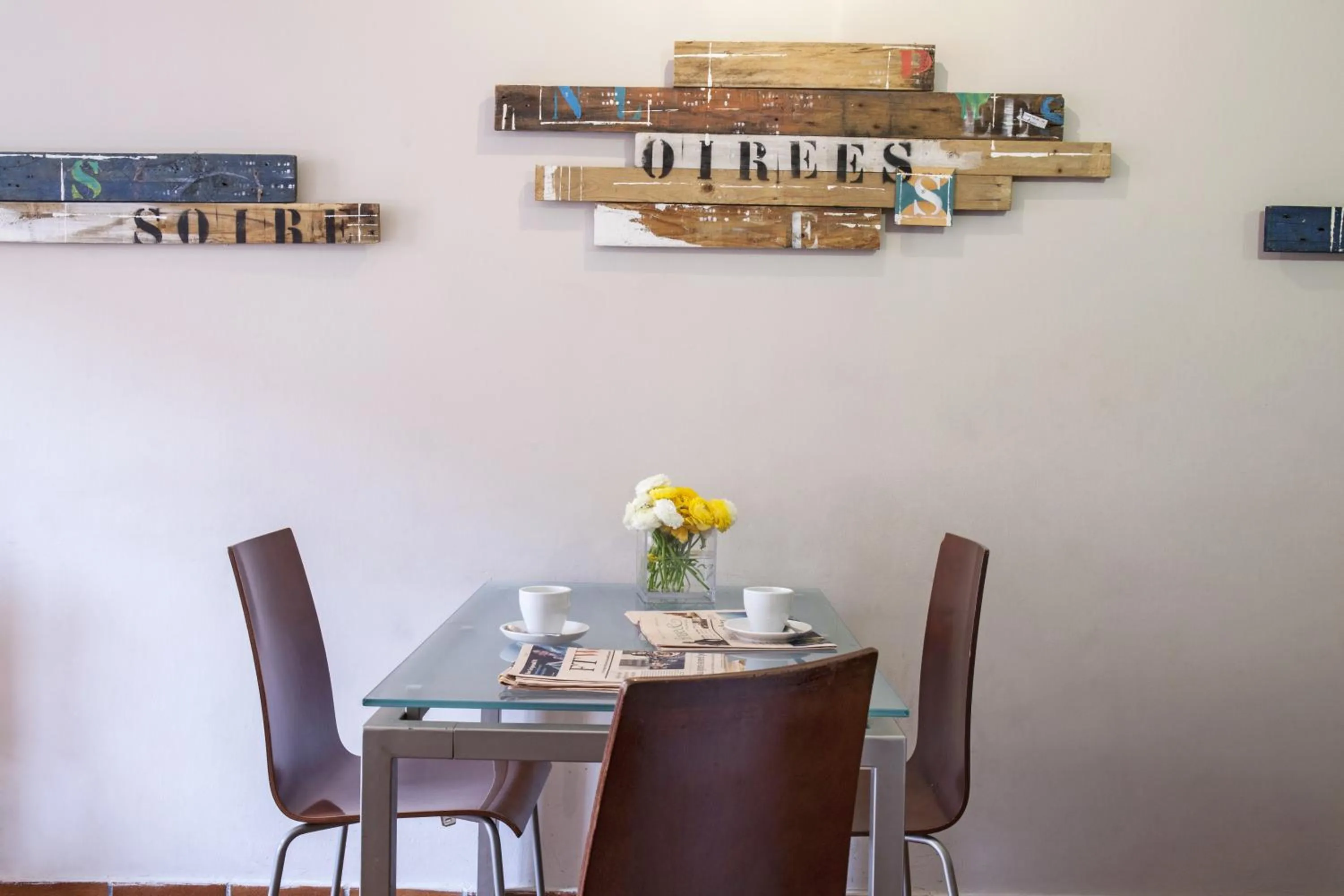 Dining area in AinB Las Ramblas-Guardia Apartments