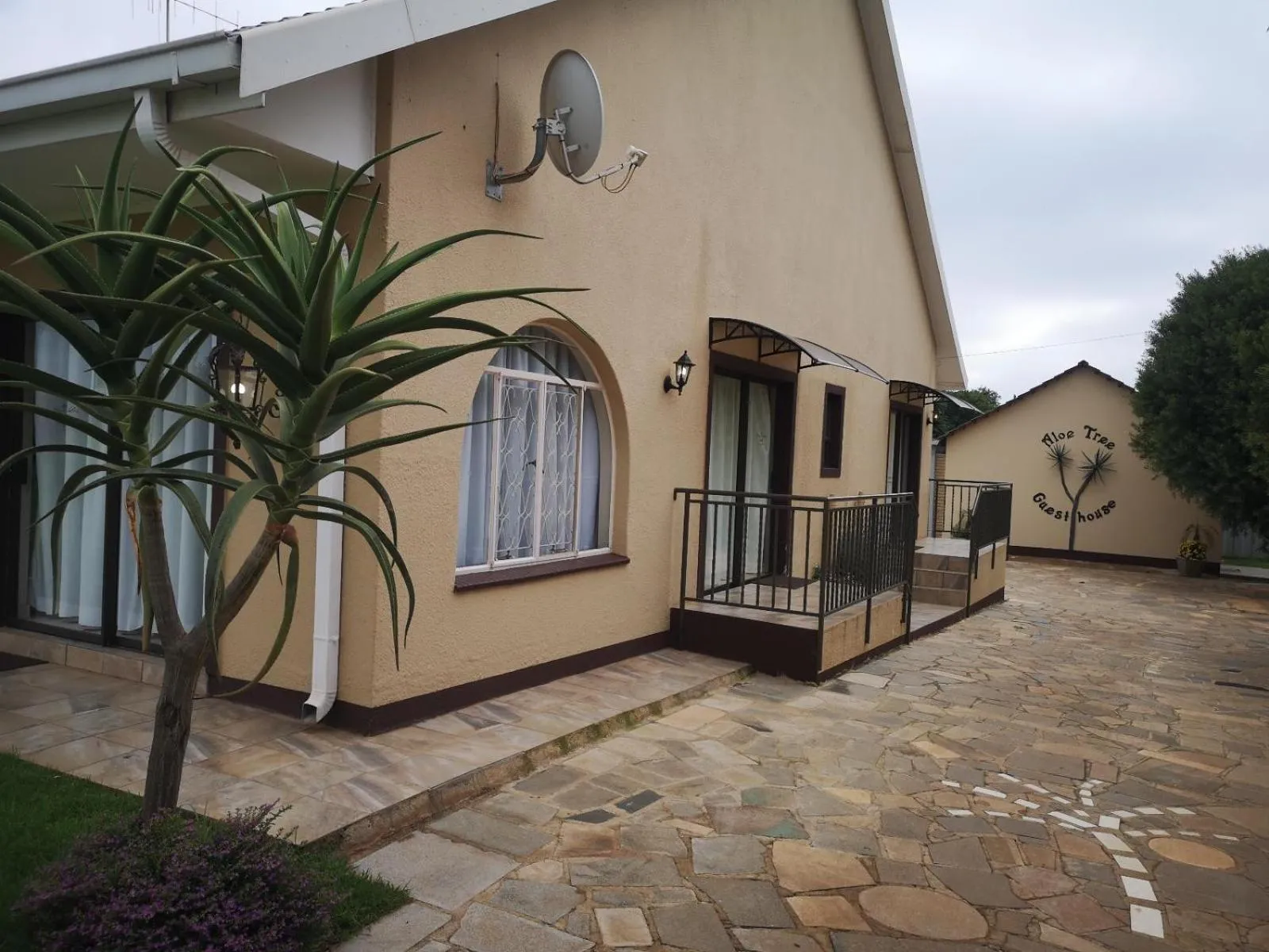 Facade/entrance in Aloe Tree Guest House