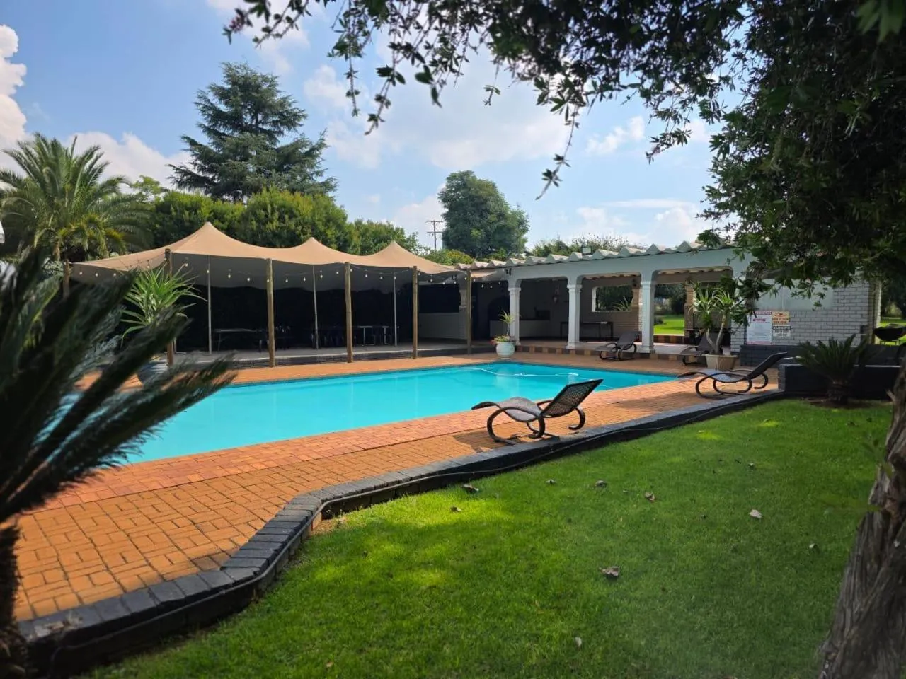 Swimming pool in Aloe Tree Guest House