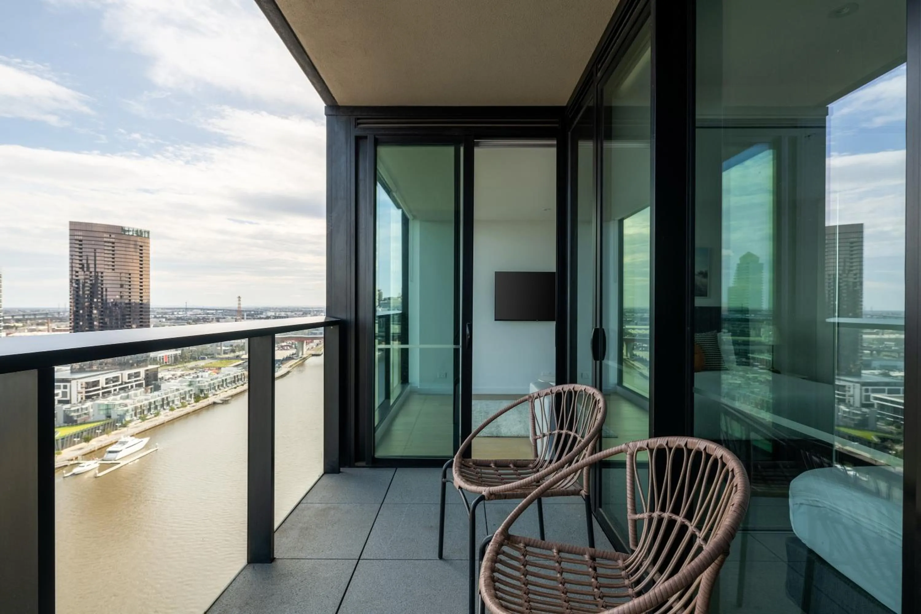 Melbourne Corporate Stays - Docklands Waterfront