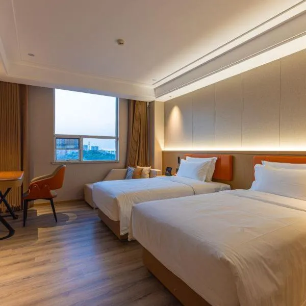 Bed in Ramada Plaza by Wyndham Ezhou Binjiang