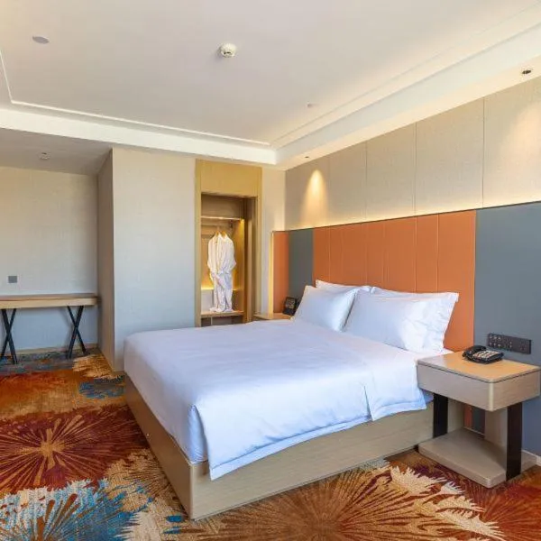 Bed in Ramada Plaza by Wyndham Ezhou Binjiang