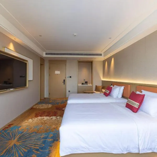 TV and multimedia, Bed in Ramada Plaza by Wyndham Ezhou Binjiang