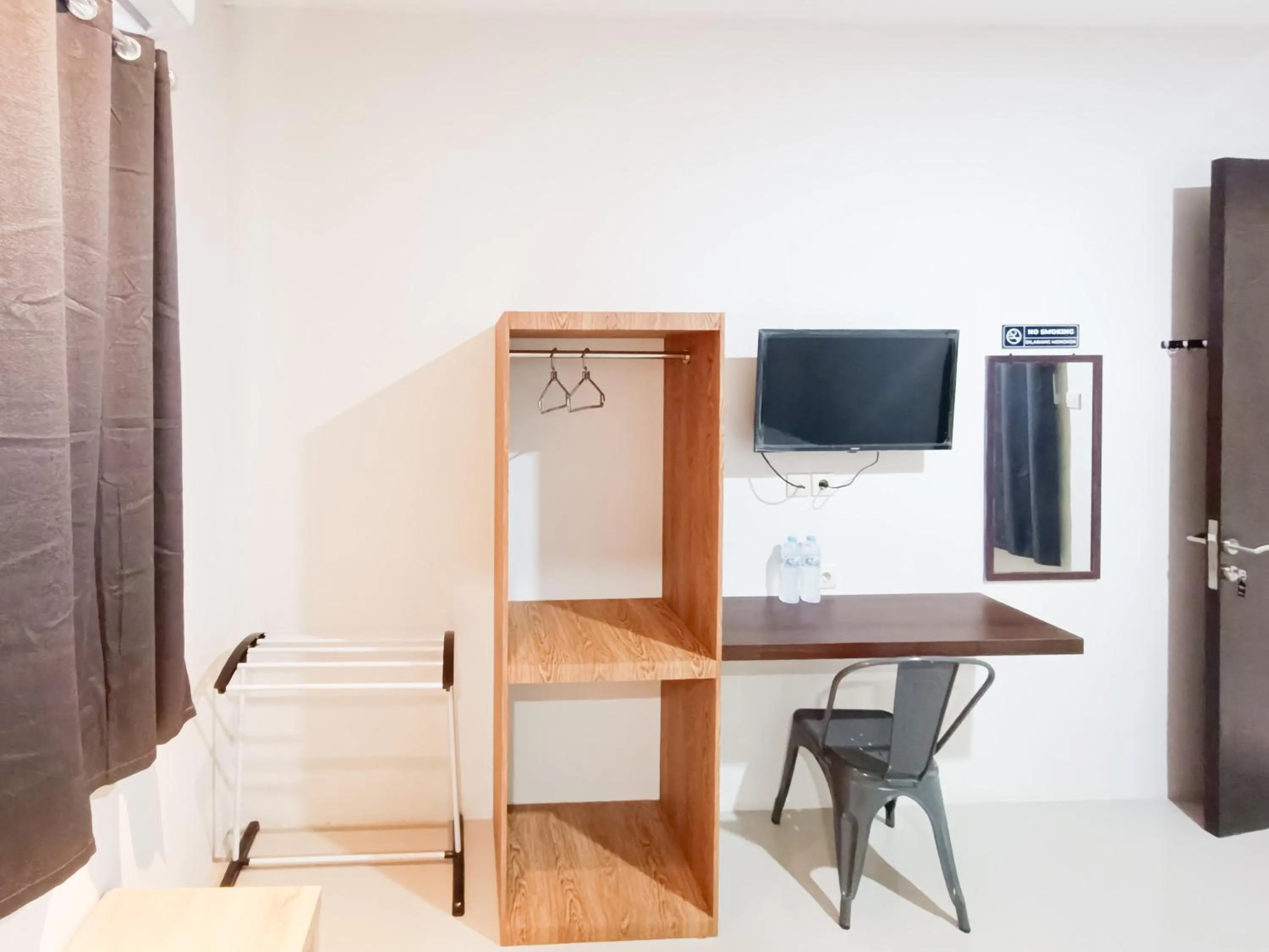 TV and multimedia in Happy Family Homestay Jember Mitra RedDoorz