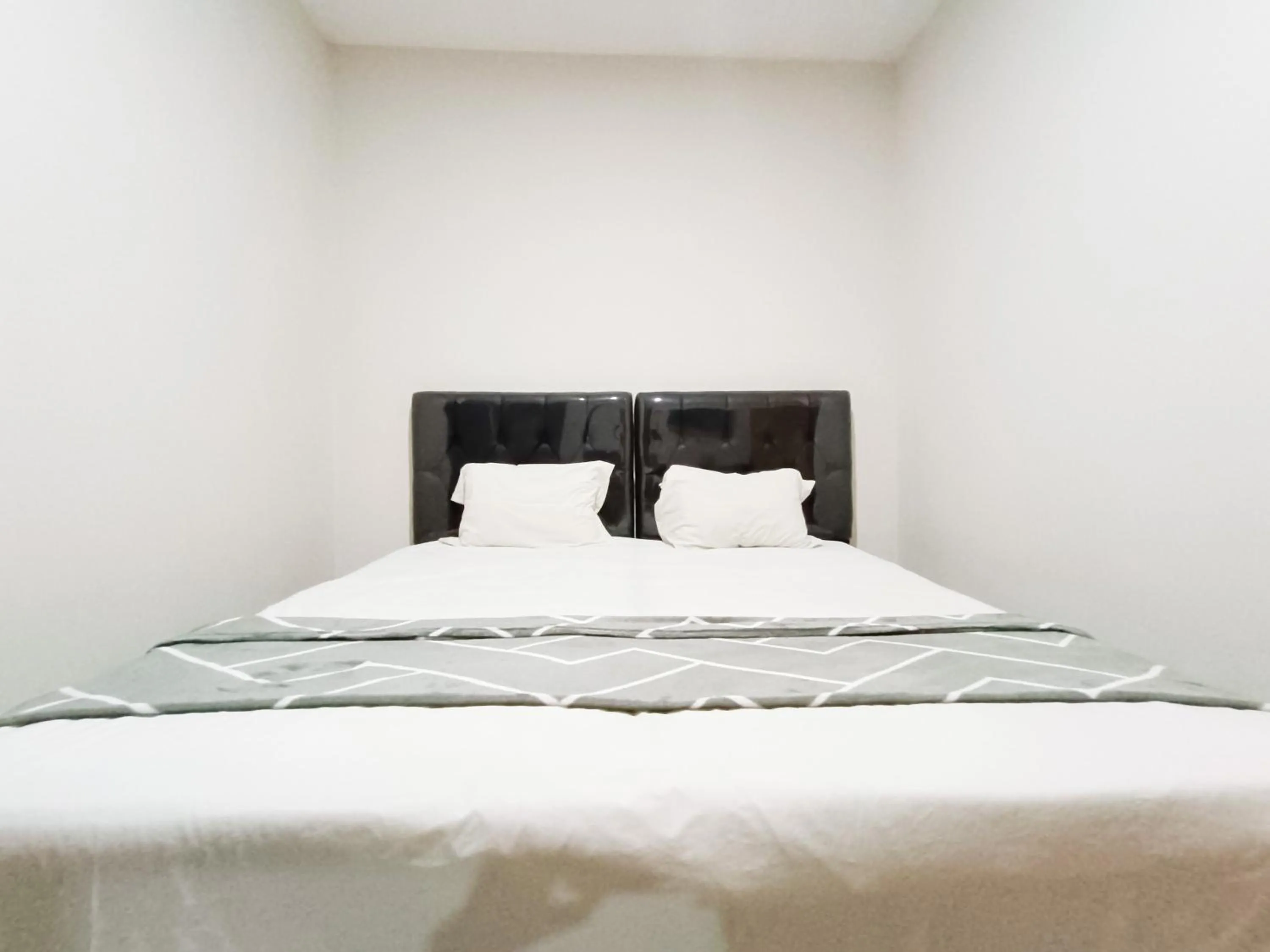 Bedroom, Bed in Happy Family Homestay Jember Mitra RedDoorz