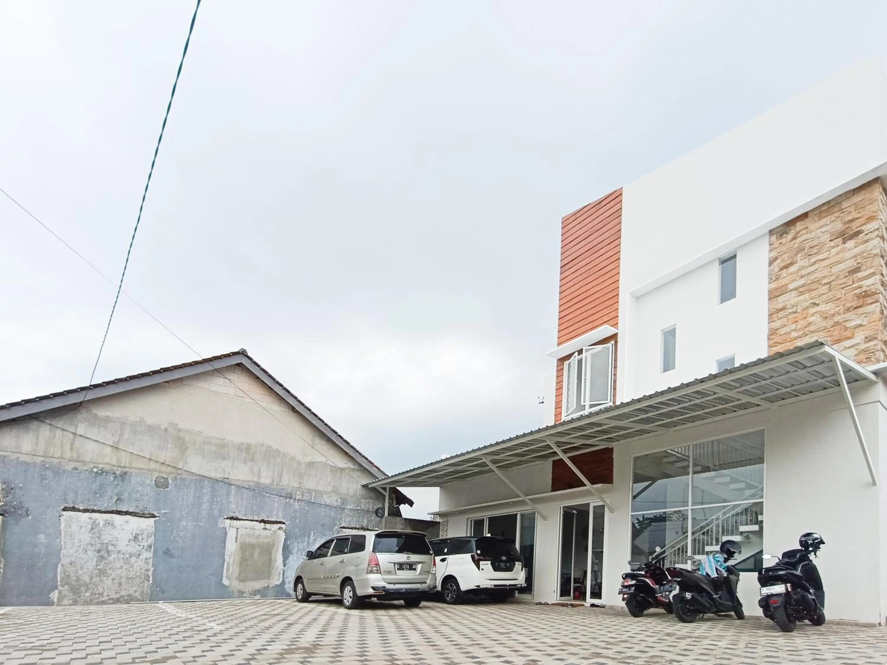 Property building in Happy Family Homestay Jember Mitra RedDoorz