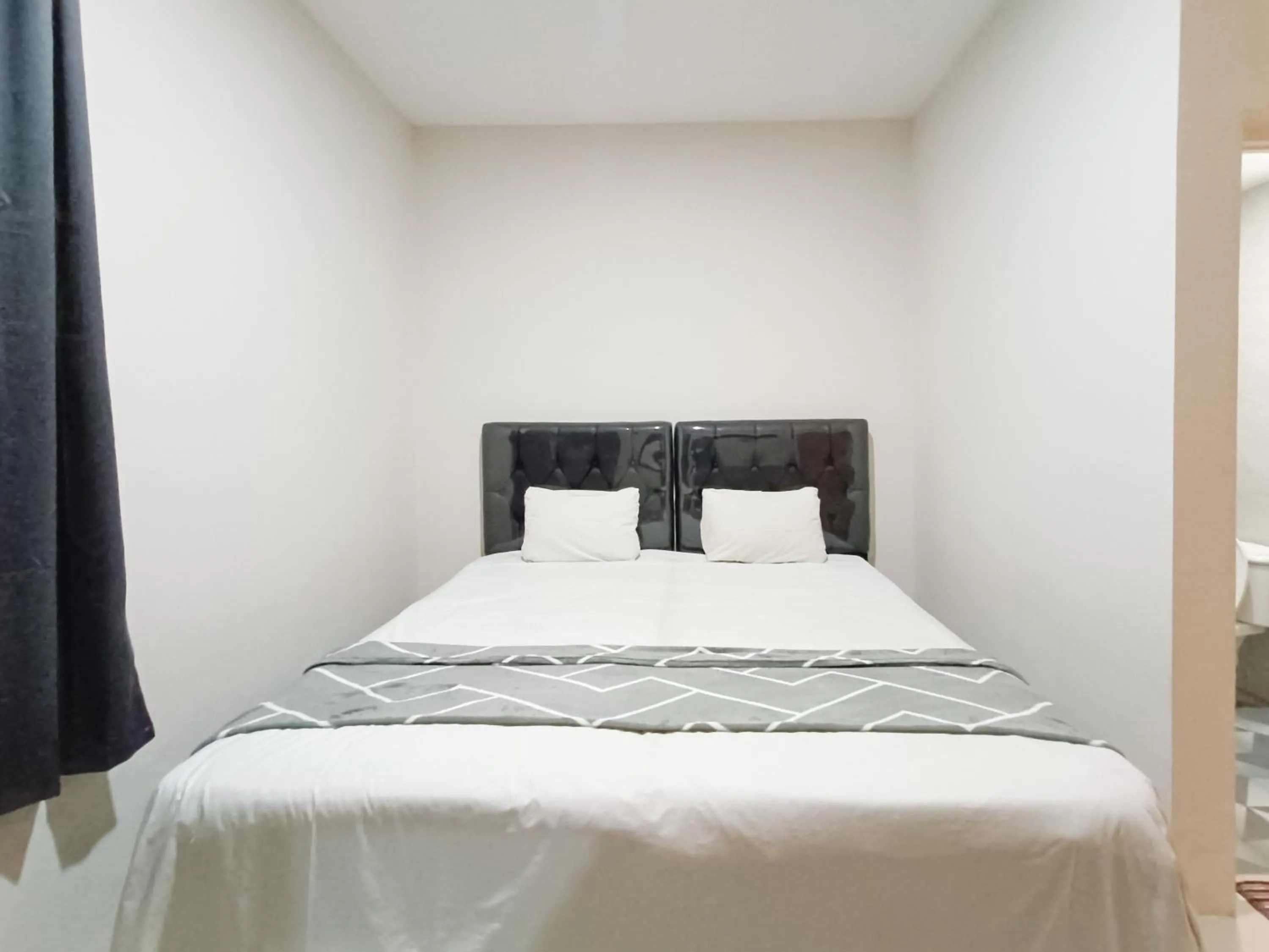 Bedroom, Bed in Happy Family Homestay Jember Mitra RedDoorz