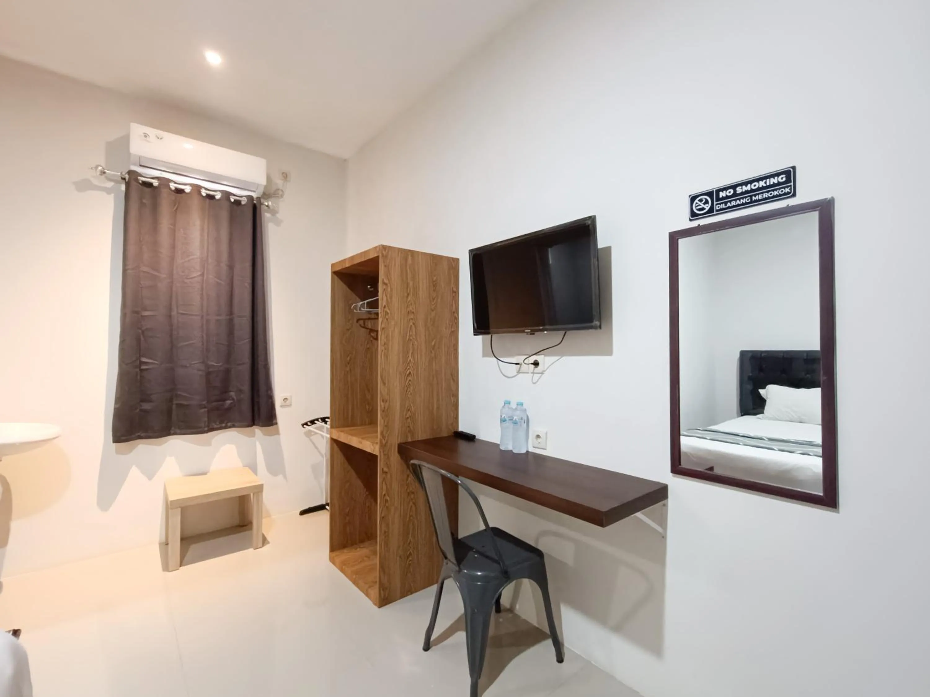 TV and multimedia in Happy Family Homestay Jember Mitra RedDoorz