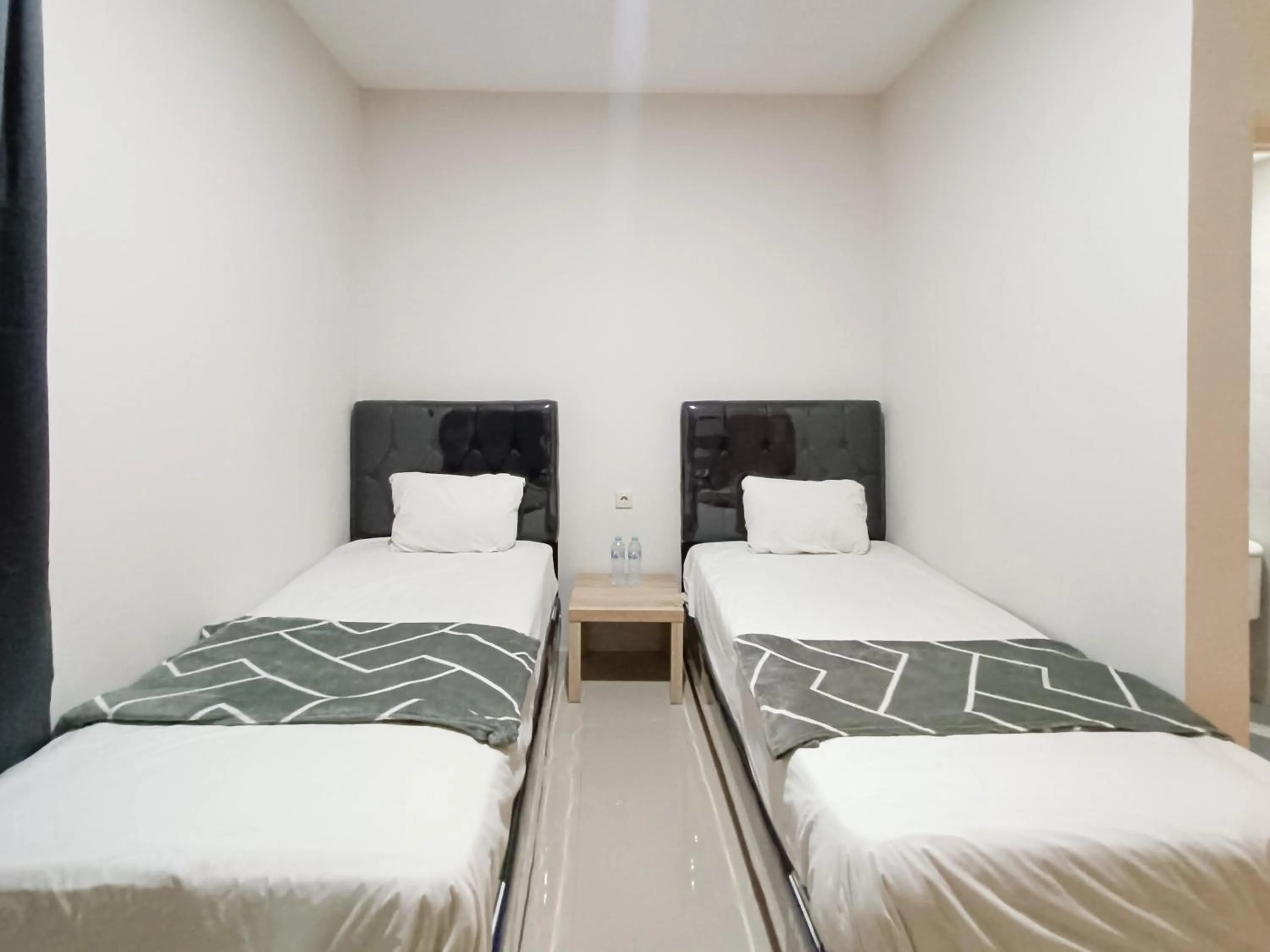 Bedroom, Bed in Happy Family Homestay Jember Mitra RedDoorz