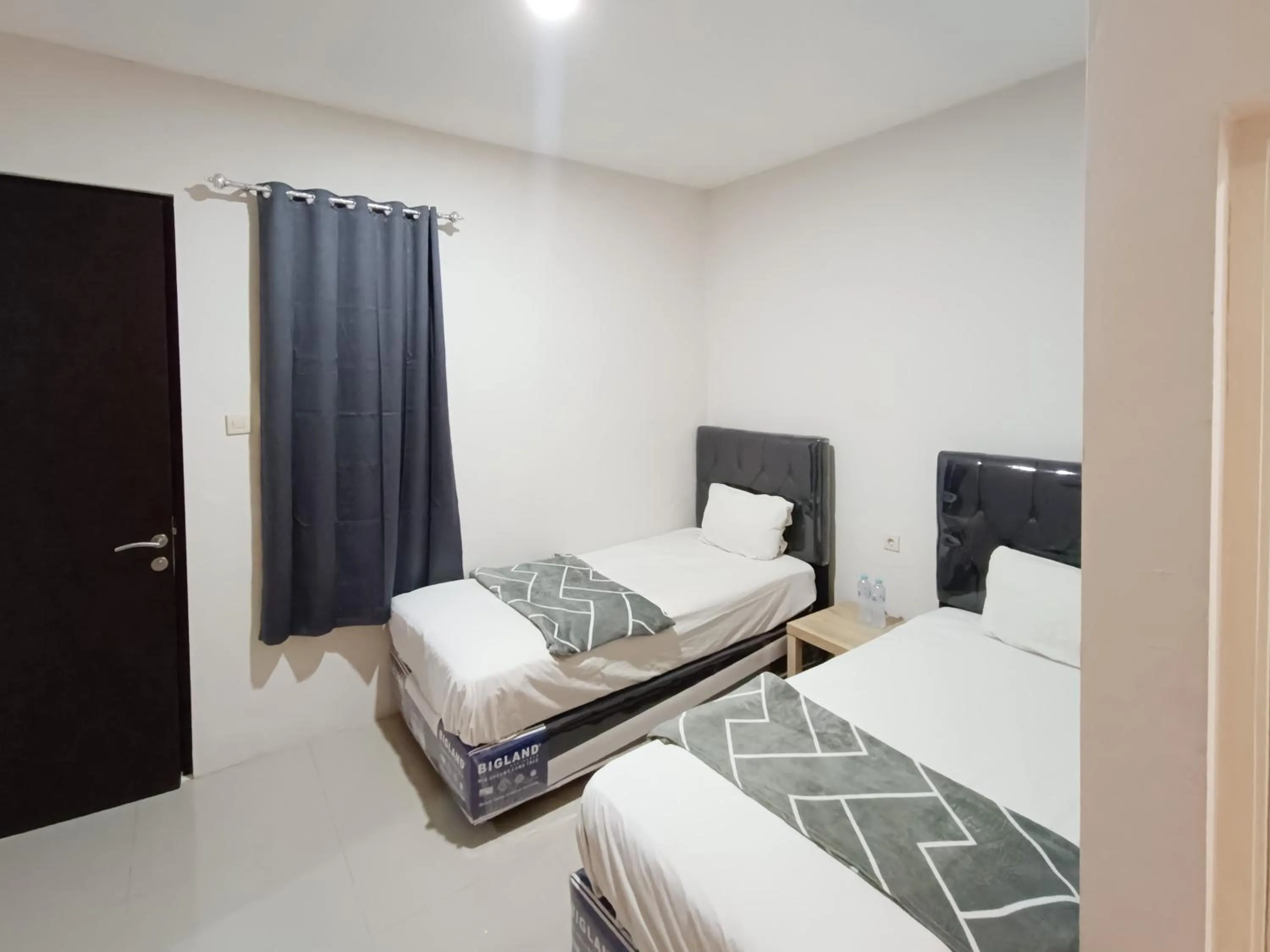 Bedroom, Bed in Happy Family Homestay Jember Mitra RedDoorz